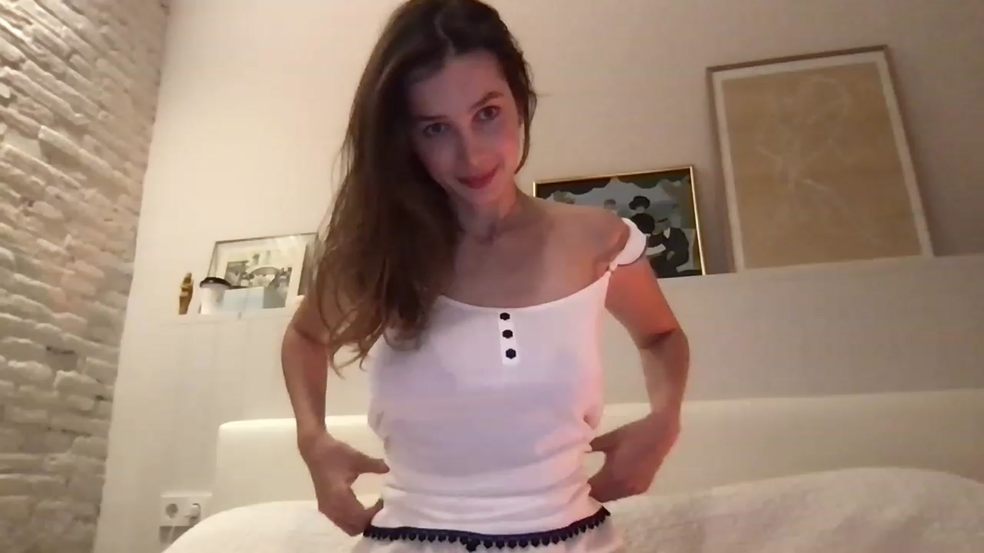 Gallery image thumbnail from LaLune's myfreecams stream on, 03/04/2023, 19:41 image 6 of 20
