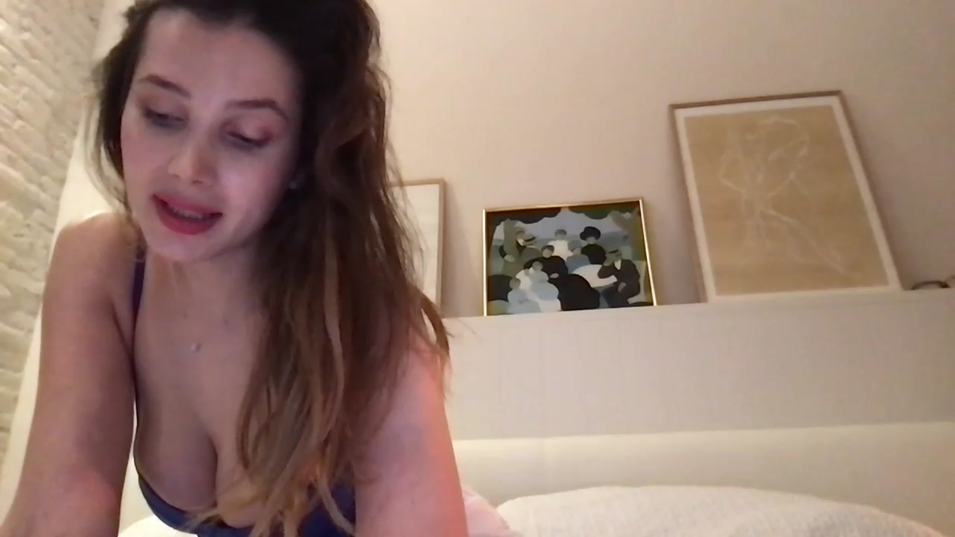 Gallery image thumbnail from LaLune's myfreecams stream on, 03/13/2023, 18:42 image 6 of 20