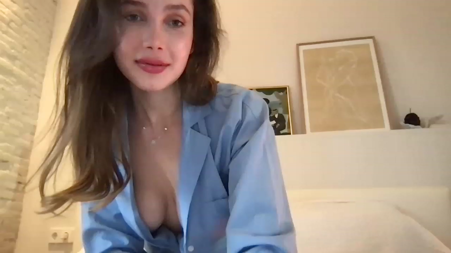 Gallery image thumbnail from LaLune's myfreecams stream on, 04/05/2023, 17:27 image 5 of 20