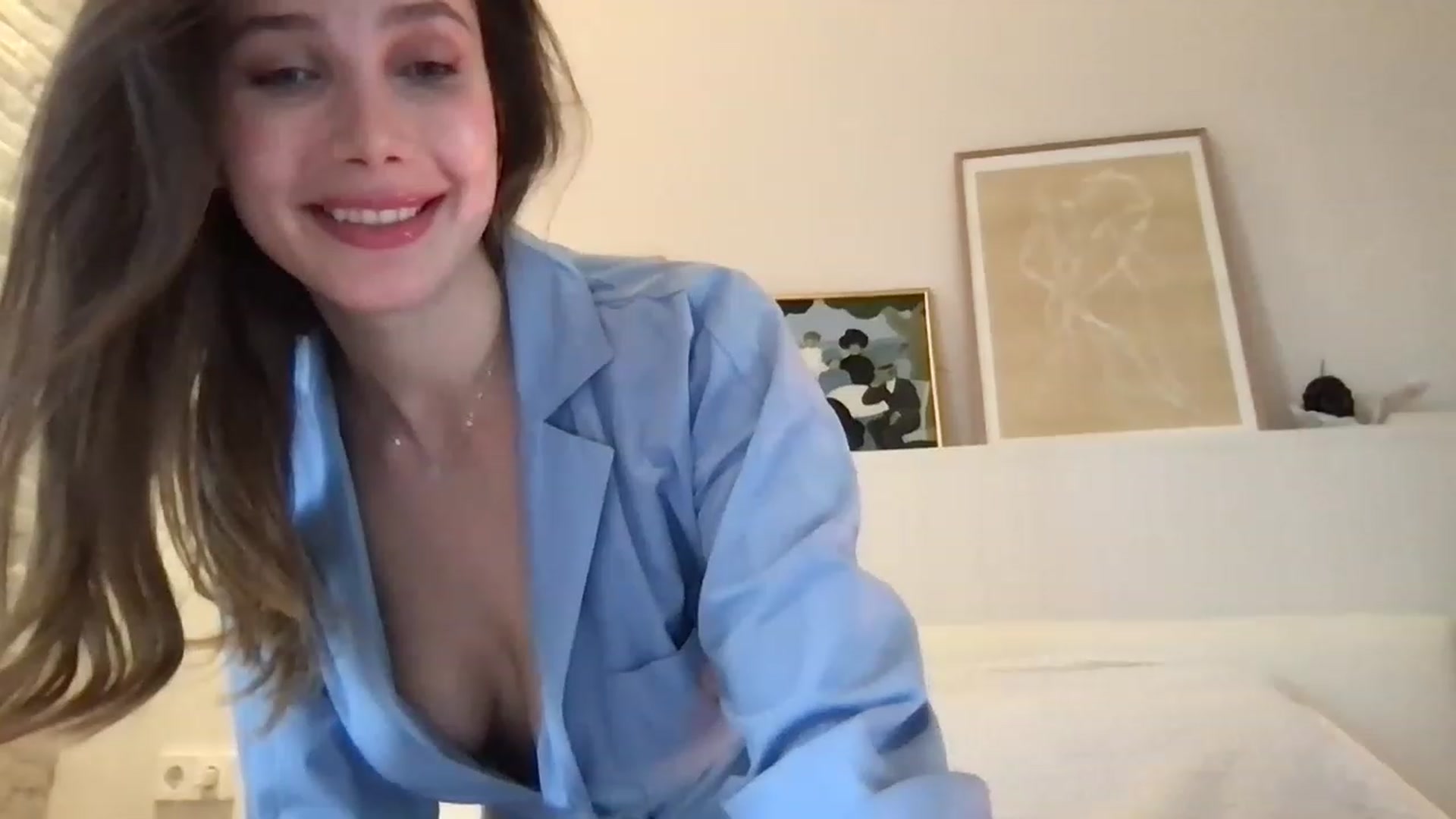 Gallery image thumbnail from LaLune's myfreecams stream on, 04/05/2023, 17:27 image 16 of 20