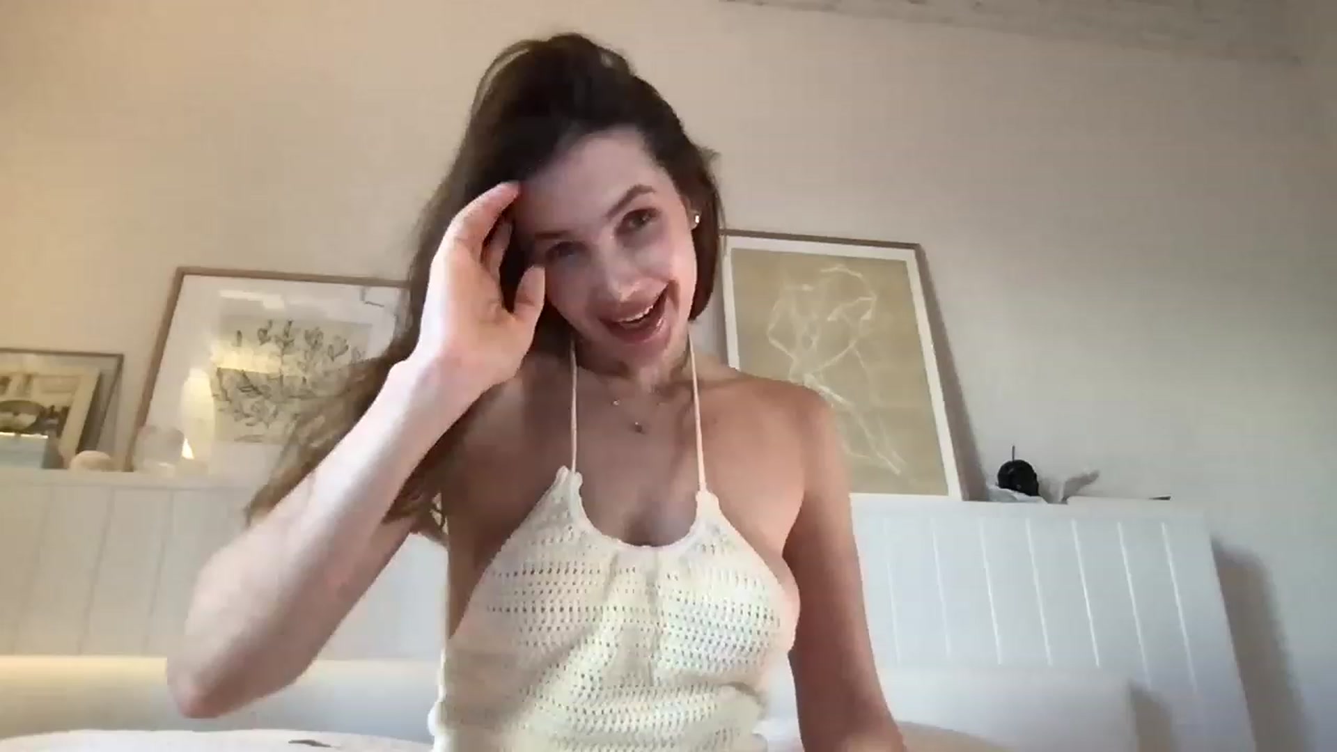Gallery image thumbnail from LaLune's myfreecams stream on, 04/06/2023, 17:39 image 1 of 20