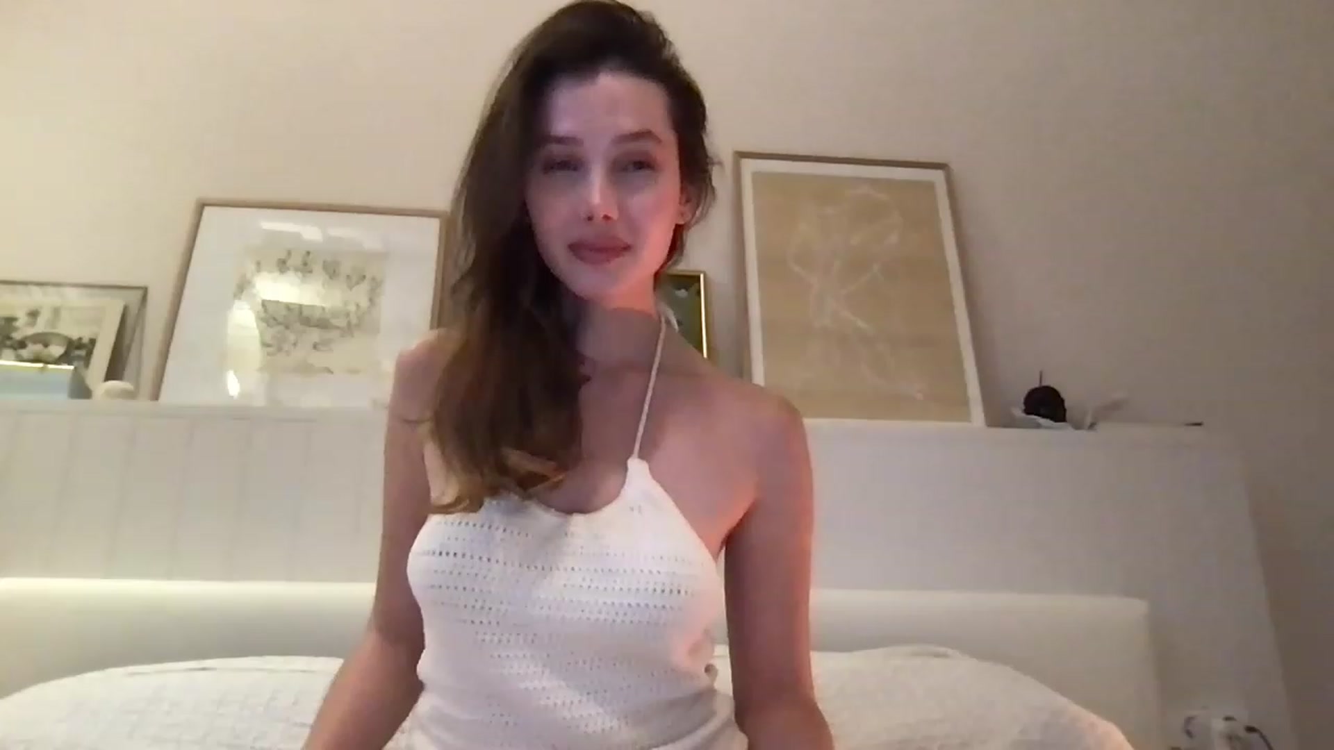 Gallery image thumbnail from LaLune's myfreecams stream on, 04/06/2023, 18:23 image 18 of 20