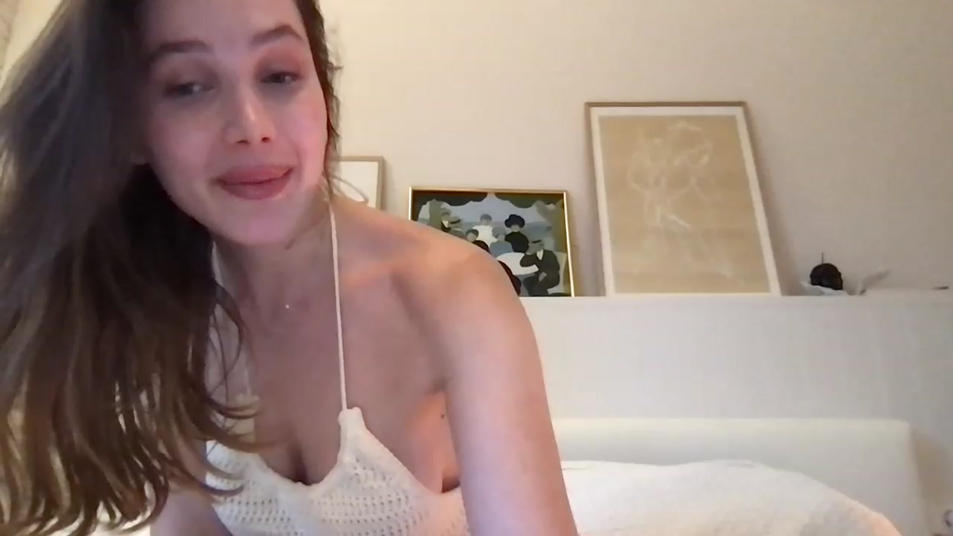 Gallery image thumbnail from LaLune's myfreecams stream on, 04/06/2023, 18:23 image 3 of 20