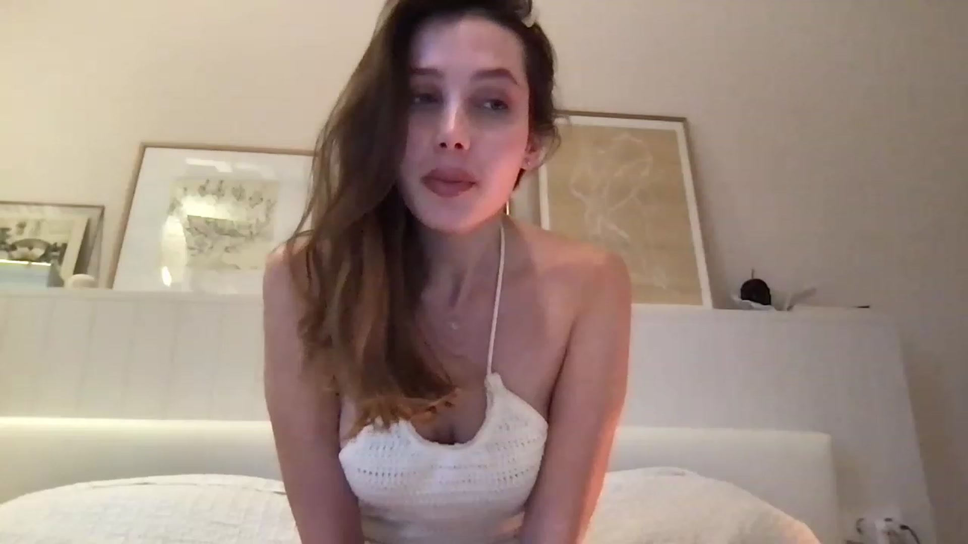 Gallery image thumbnail from LaLune's myfreecams stream on, 04/06/2023, 18:23 image 13 of 20