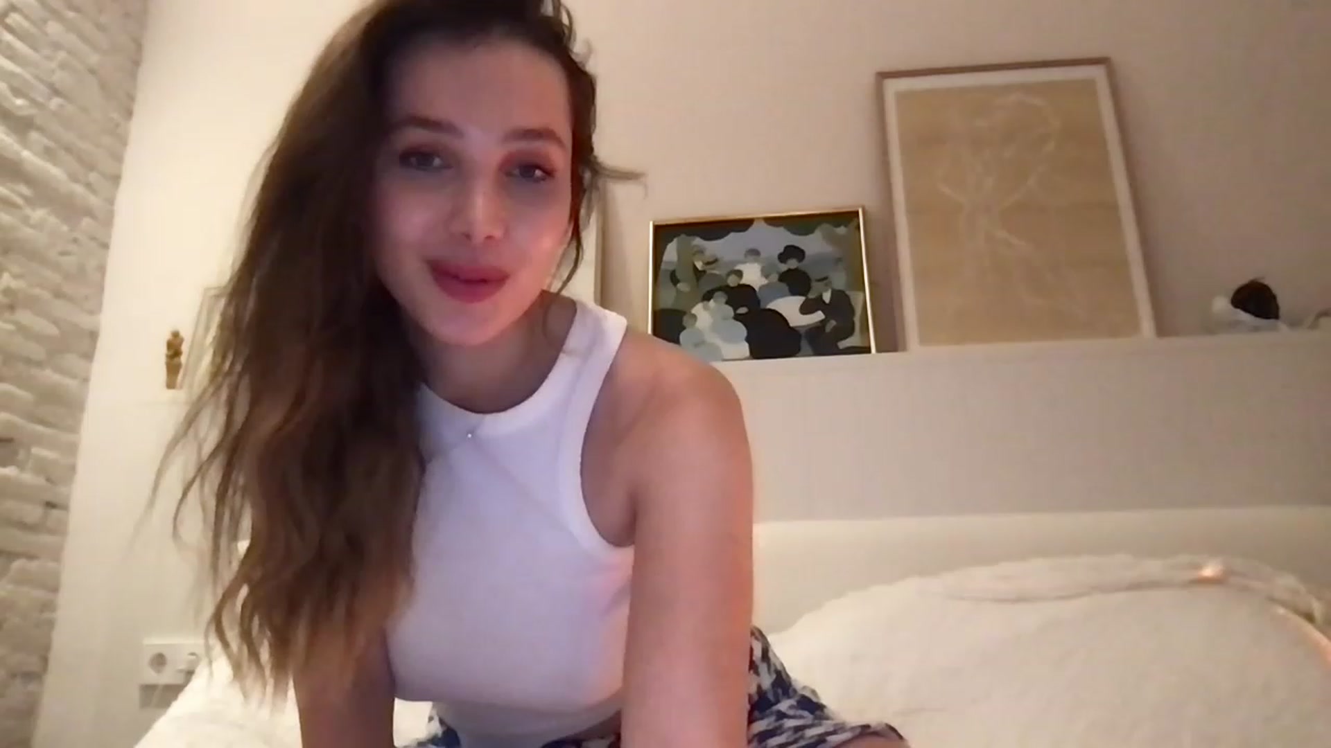 Gallery image thumbnail from LaLune's myfreecams stream on, 04/17/2023, 20:59 image 5 of 20