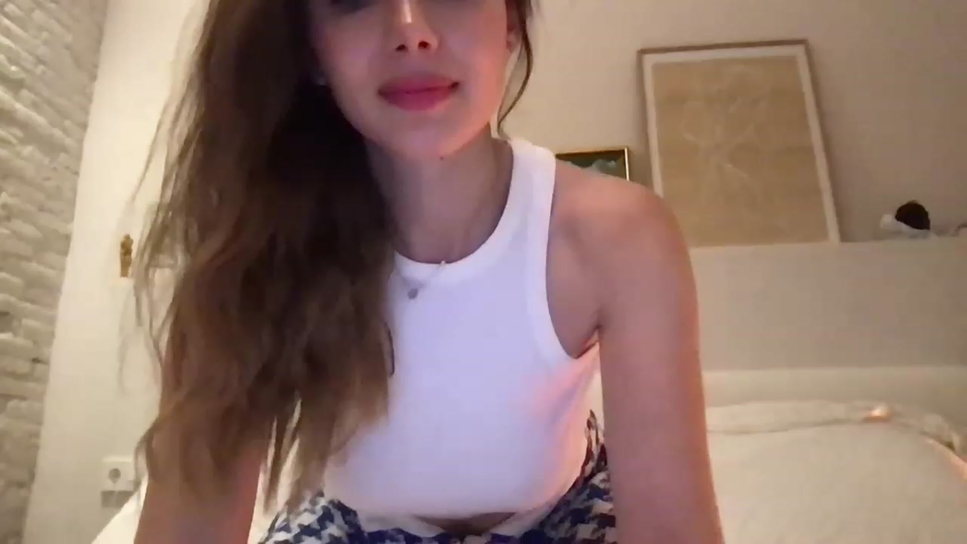 Gallery image thumbnail from LaLune's myfreecams stream on, 04/17/2023, 20:59 image 4 of 20