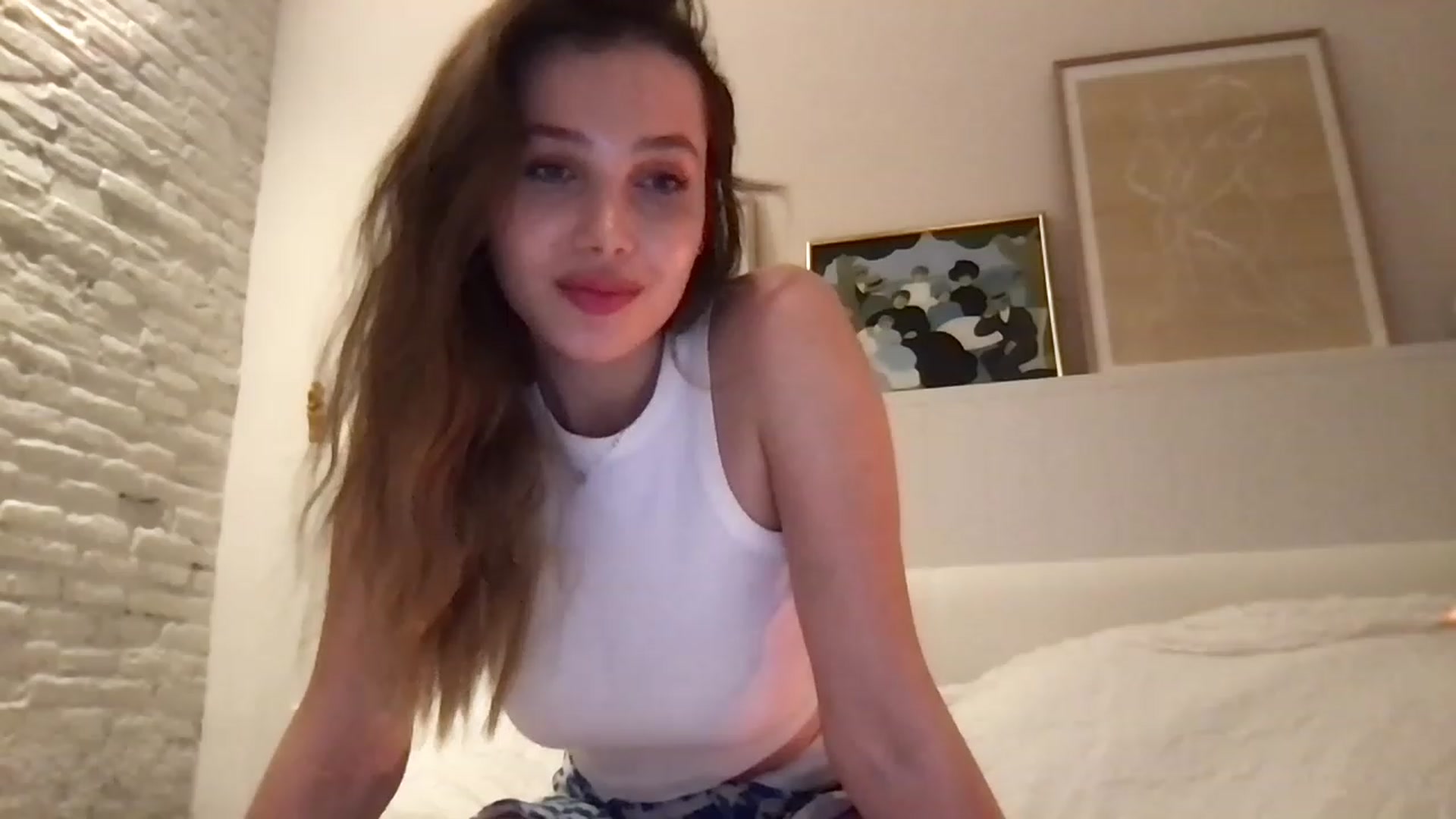 Gallery image thumbnail from LaLune's myfreecams stream on, 04/17/2023, 20:59 image 13 of 20