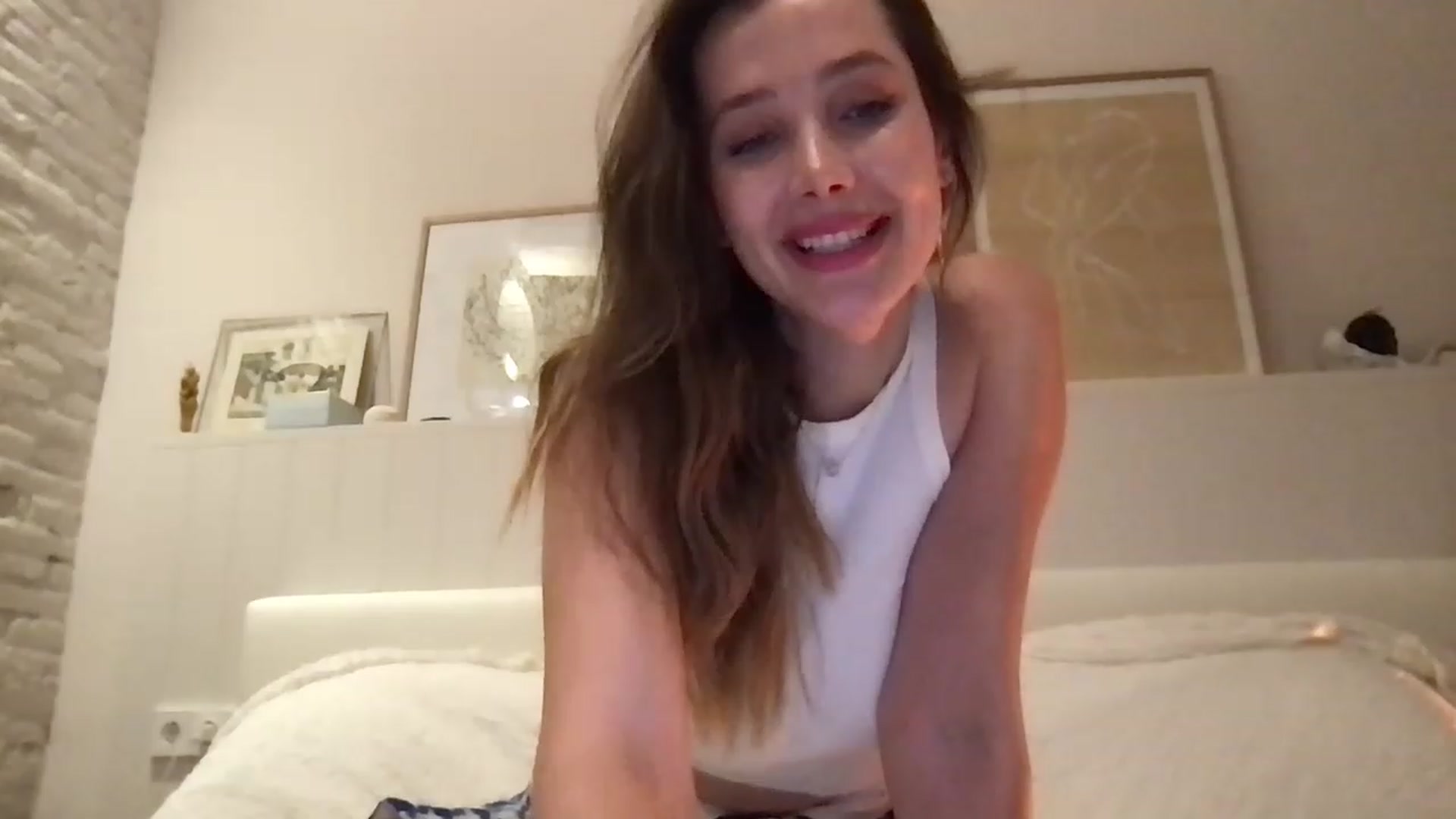 Gallery image thumbnail from LaLune's myfreecams stream on, 04/17/2023, 20:59 image 7 of 20