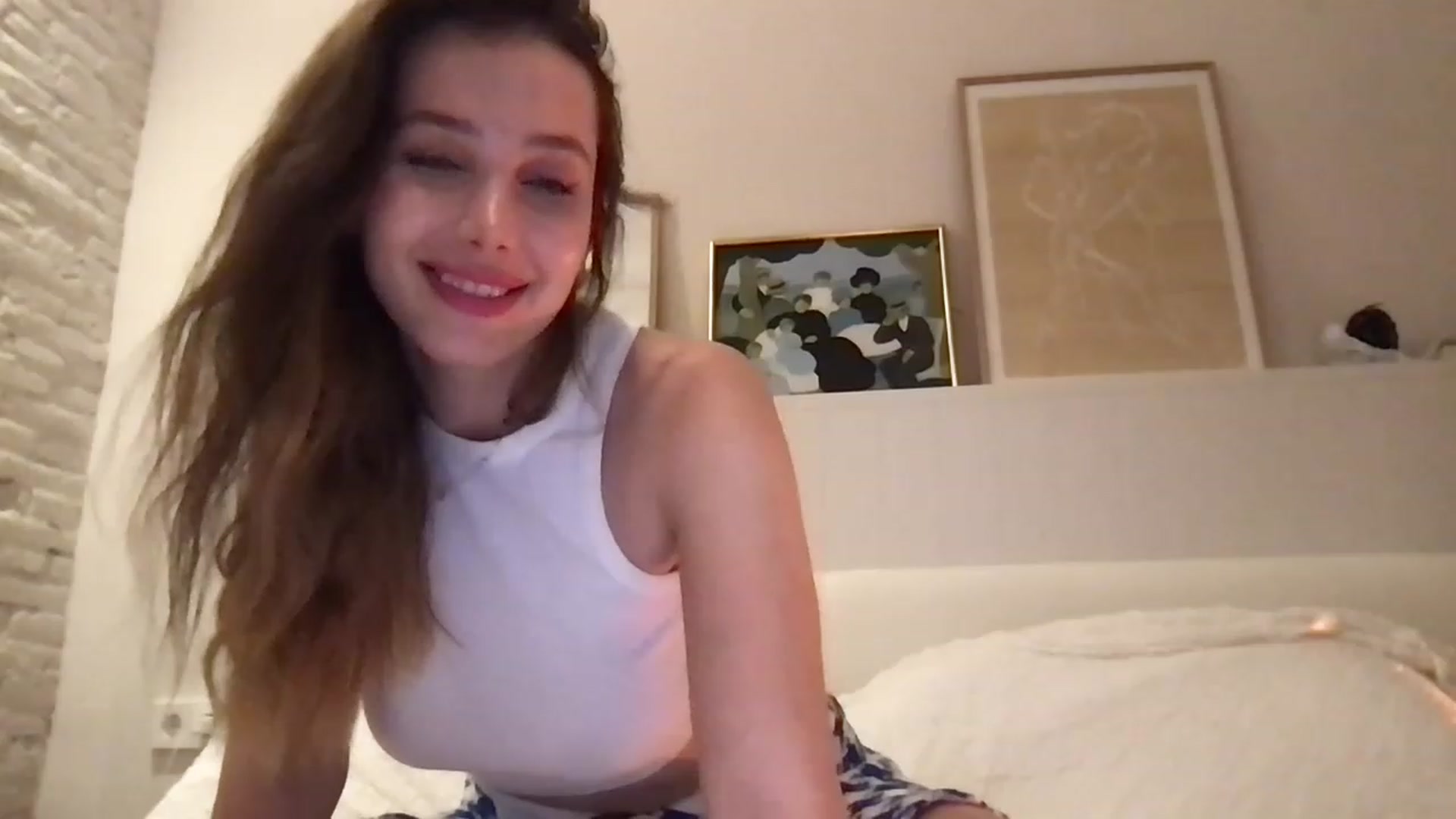 Gallery image thumbnail from LaLune's myfreecams stream on, 04/17/2023, 20:59 image 3 of 20
