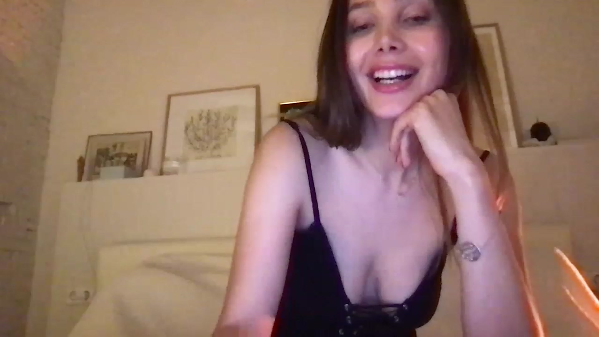 Gallery image thumbnail from LaLune's myfreecams stream on, 04/28/2023, 24:18 image 11 of 20