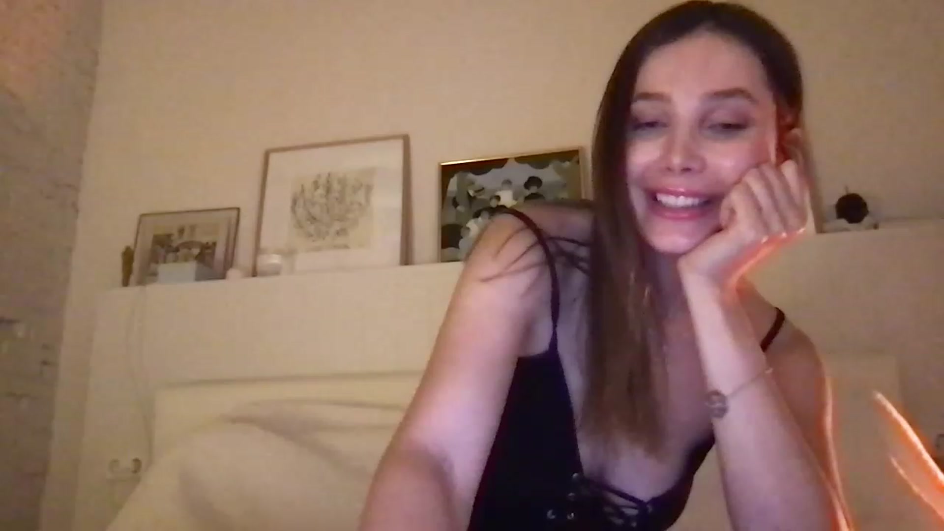Gallery image thumbnail from LaLune's myfreecams stream on, 04/28/2023, 24:18 image 15 of 20