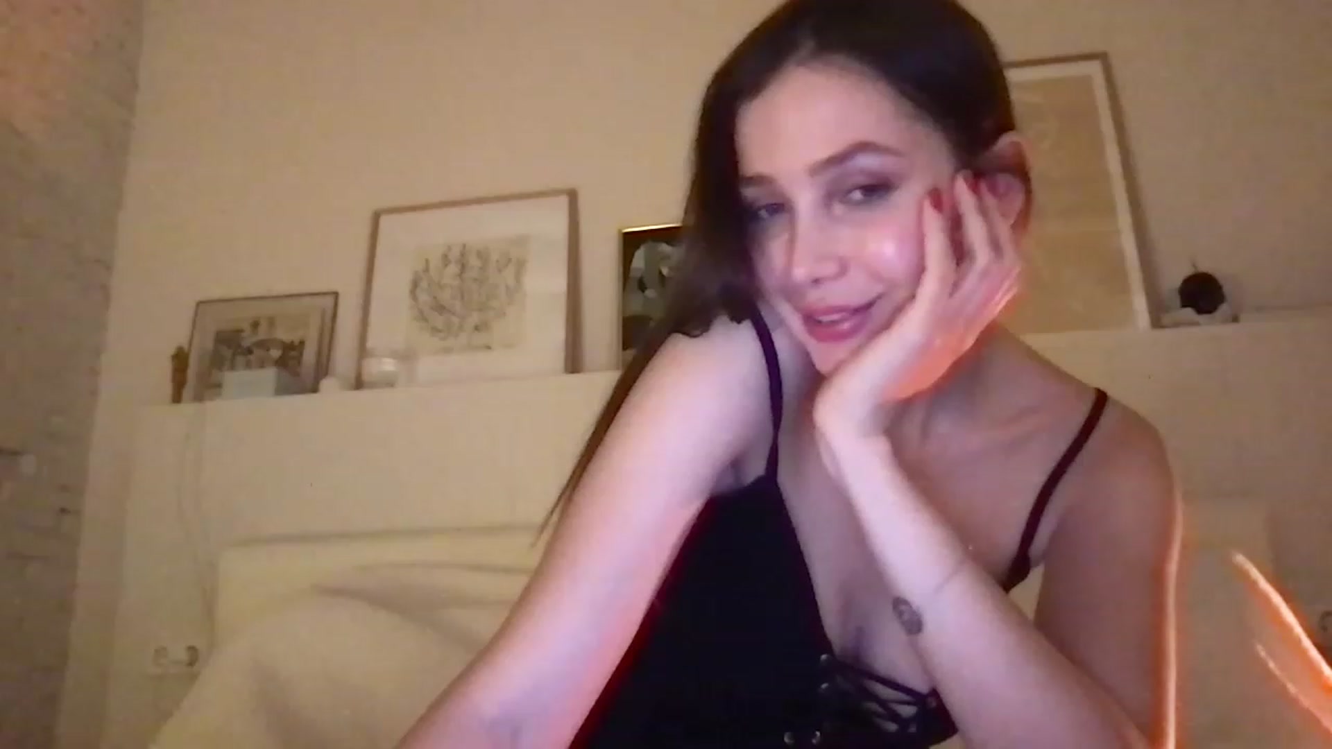 Gallery image thumbnail from LaLune's myfreecams stream on, 04/28/2023, 24:18 image 16 of 20
