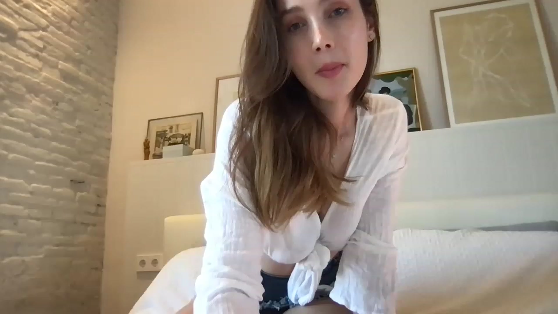 Gallery image thumbnail from LaLune's myfreecams stream on, 06/10/2023, 15:22 image 8 of 20