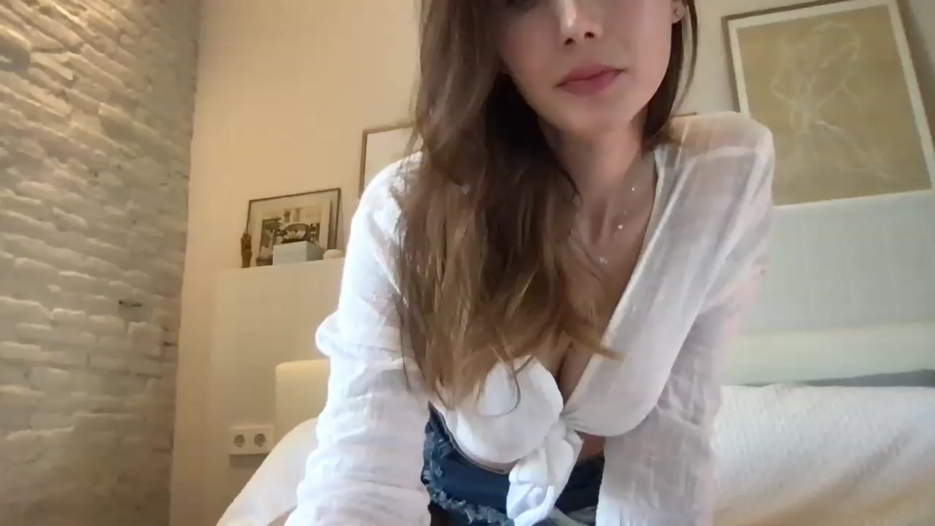 Gallery image thumbnail from LaLune's myfreecams stream on, 06/10/2023, 15:22 image 6 of 20