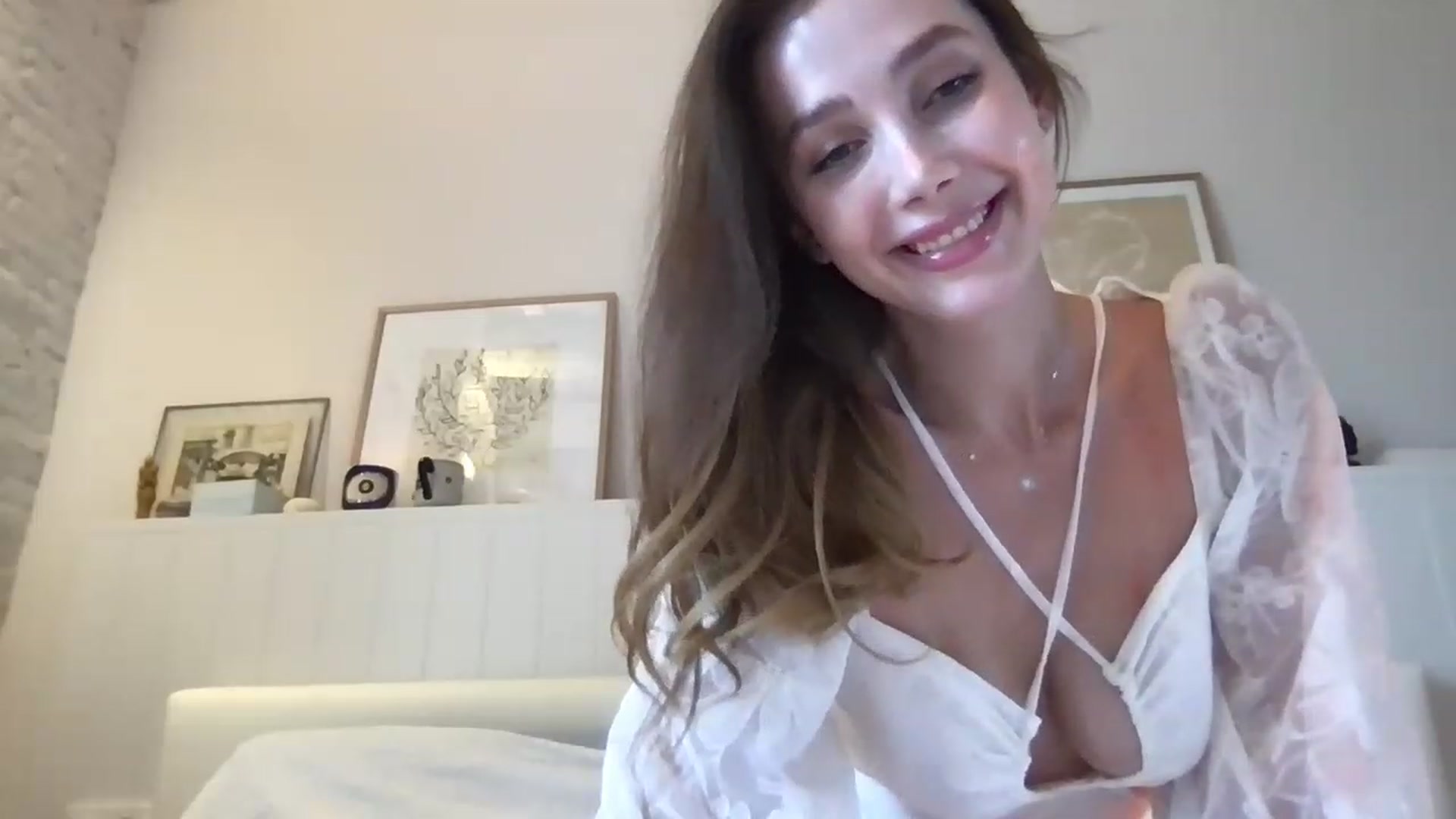 Gallery image thumbnail from LaLune's myfreecams stream on, 06/13/2023, 17:30 image 20 of 20