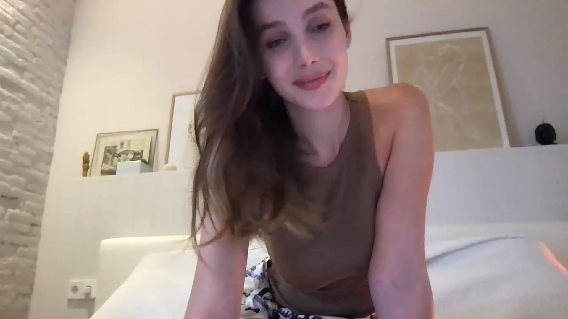 Gallery image thumbnail from LaLune's myfreecams stream on, 06/19/2023, 18:51 image 16 of 20