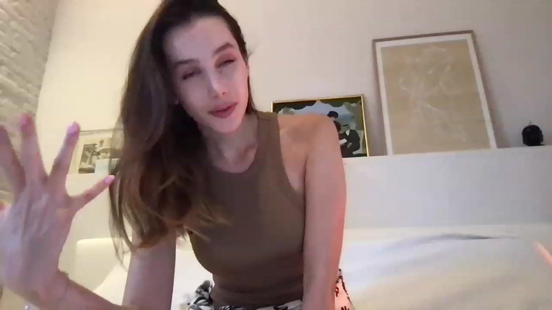 Gallery image thumbnail from LaLune's myfreecams stream on, 06/19/2023, 18:51 image 3 of 20