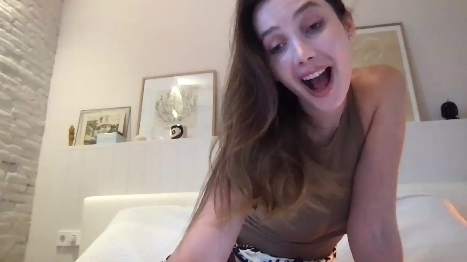 Gallery image thumbnail from LaLune's myfreecams stream on, 06/19/2023, 18:51 image 19 of 20