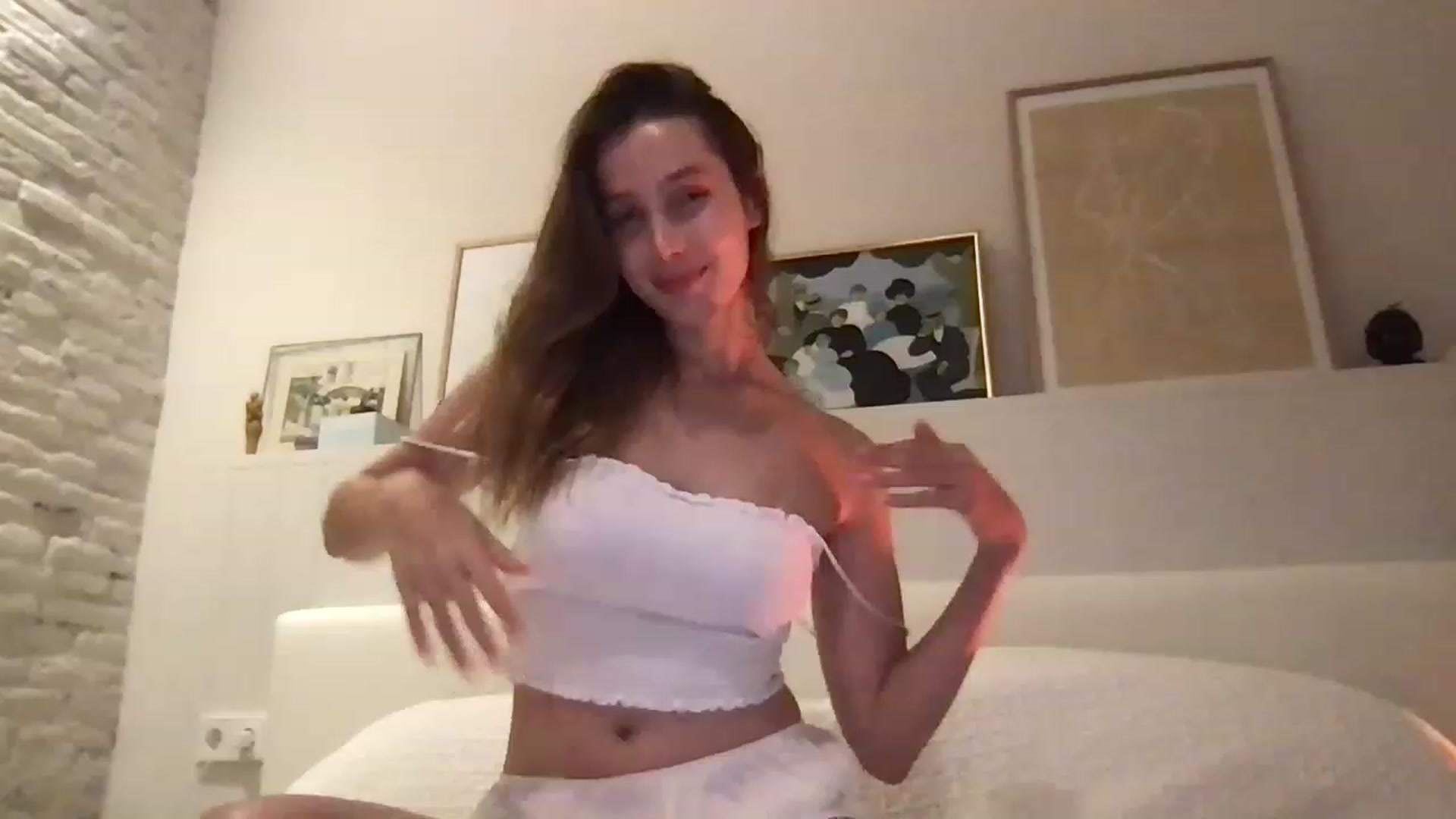 Gallery image thumbnail from LaLune's myfreecams stream on, 06/22/2023, 21:37 image 8 of 20