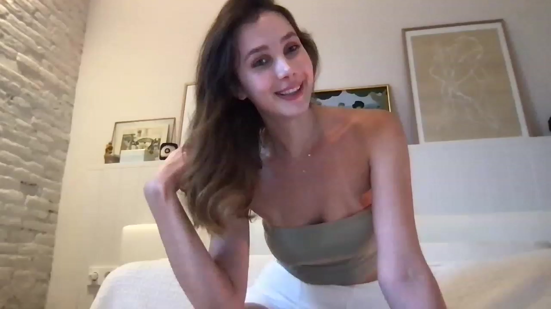 Gallery image thumbnail from LaLune's myfreecams stream on, 07/18/2023, 19:20 image 1 of 20