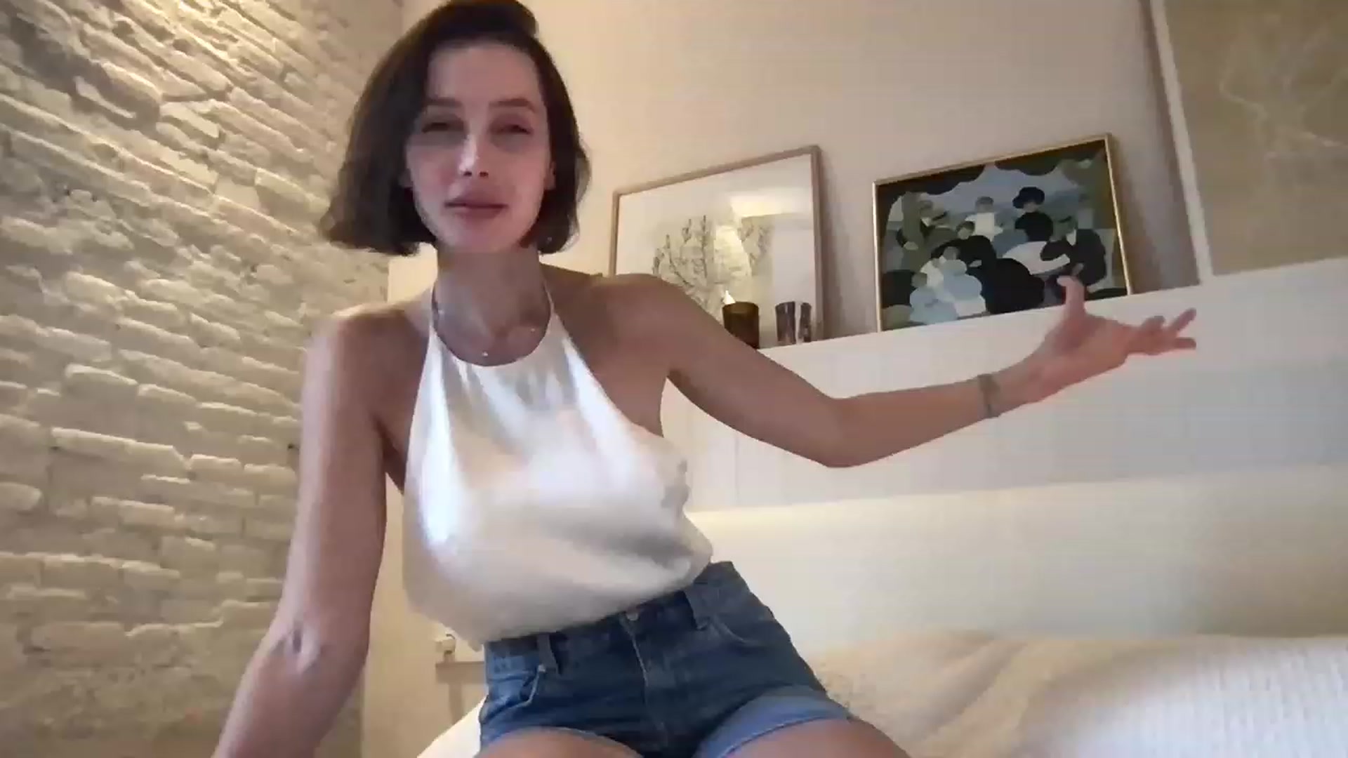 Gallery image thumbnail from LaLune's myfreecams stream on, 08/09/2023, 18:42 image 6 of 20