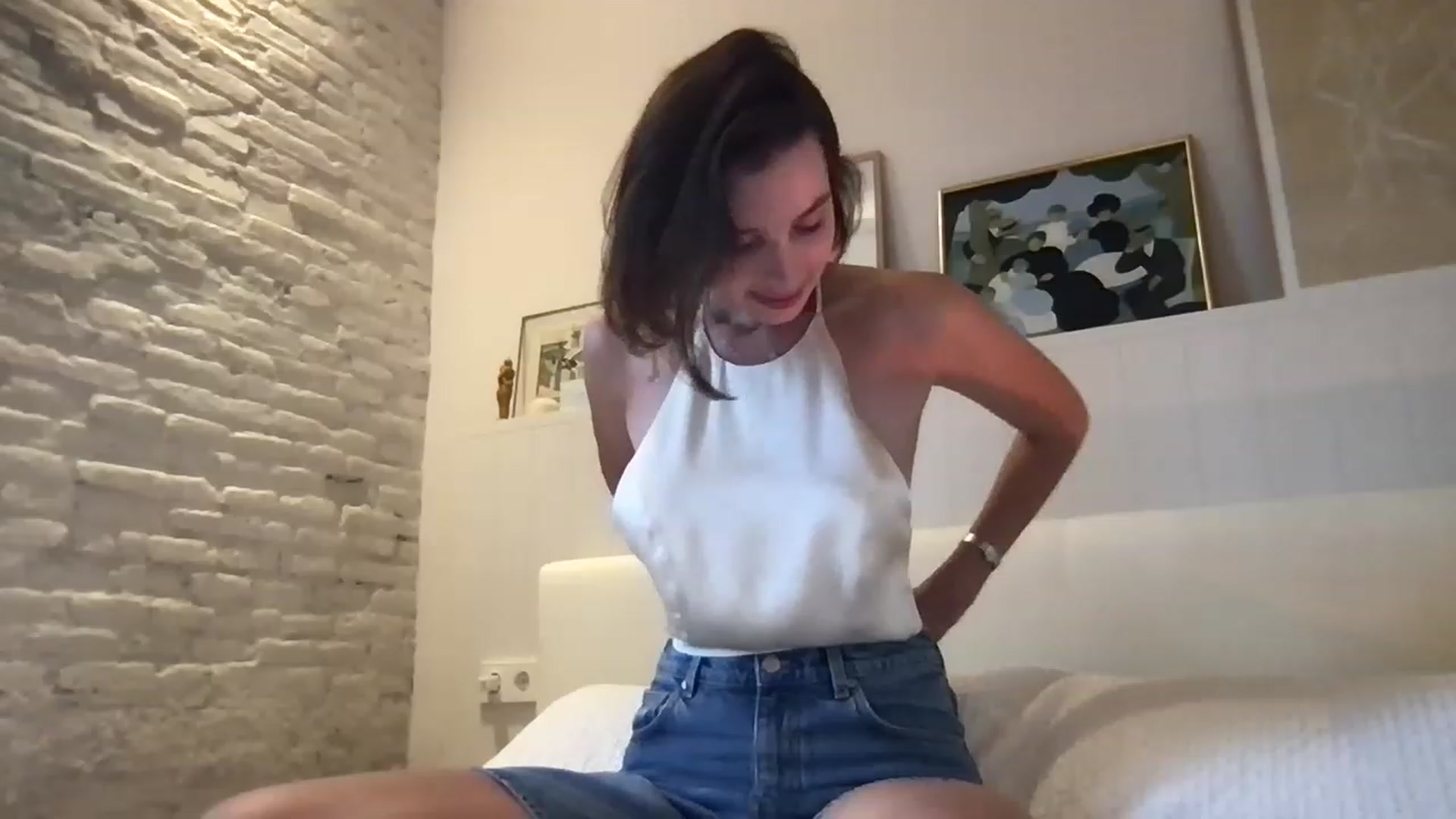 Gallery image thumbnail from LaLune's myfreecams stream on, 08/09/2023, 18:42 image 14 of 20