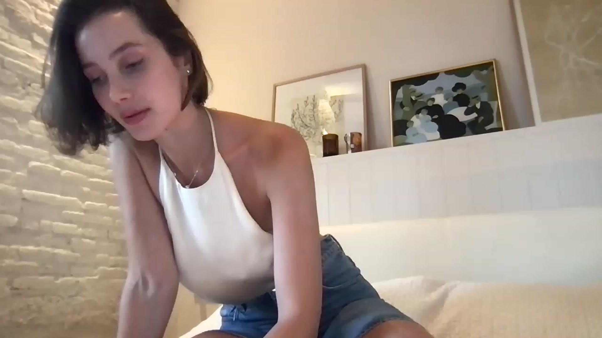 Gallery image thumbnail from LaLune's myfreecams stream on, 08/09/2023, 18:42 image 3 of 20