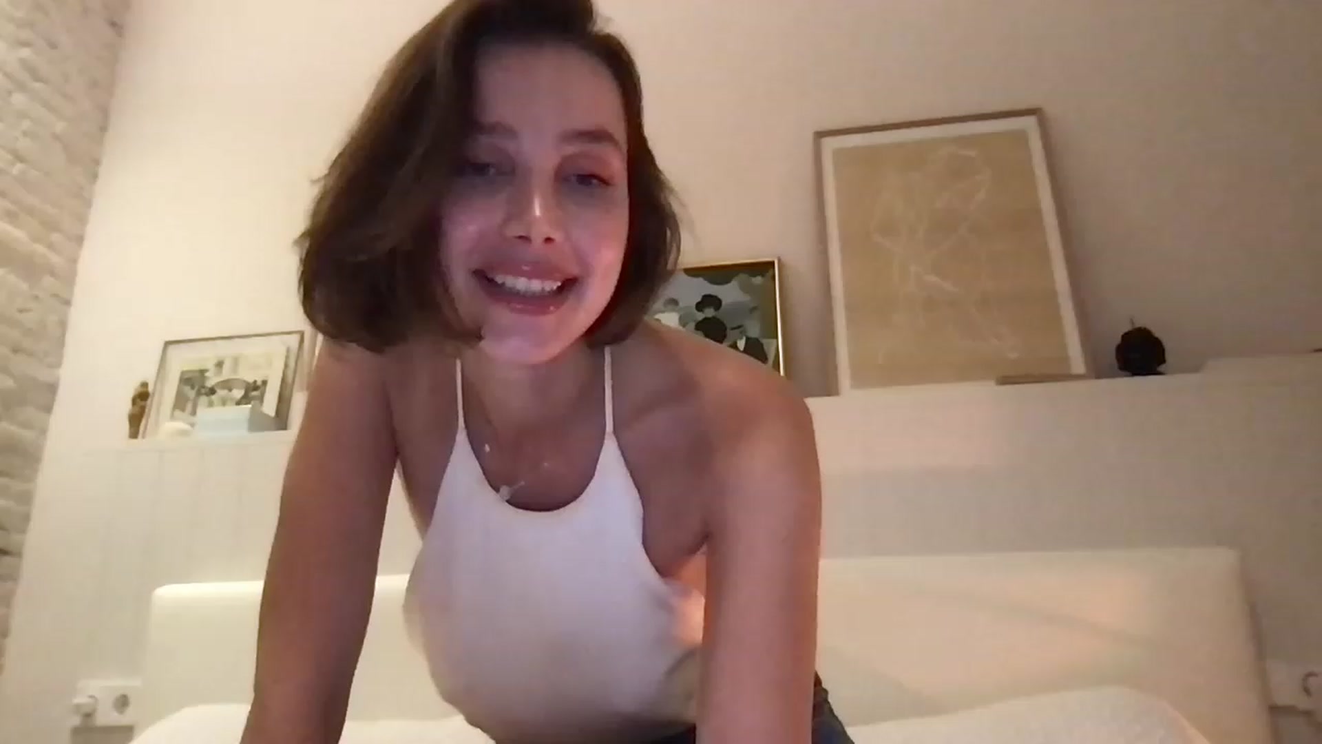 Gallery image thumbnail from LaLune's myfreecams stream on, 08/09/2023, 19:41 image 6 of 20