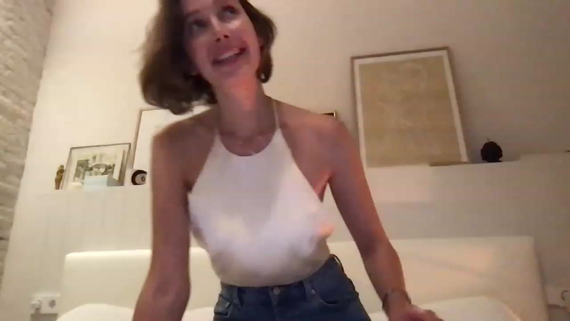 Gallery image thumbnail from LaLune's myfreecams stream on, 08/09/2023, 19:41 image 2 of 20