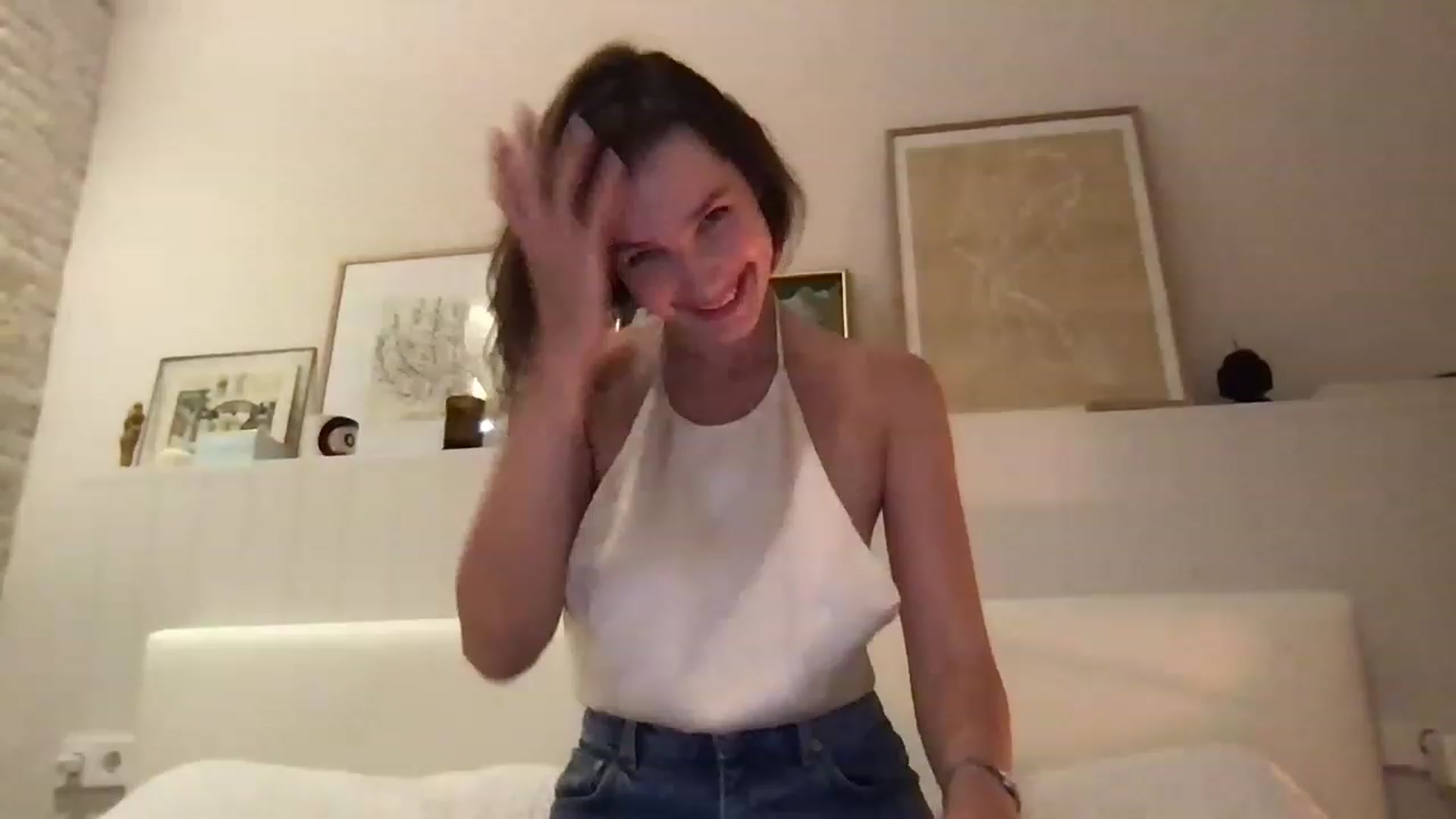 Gallery image thumbnail from LaLune's myfreecams stream on, 08/09/2023, 19:41 image 17 of 20