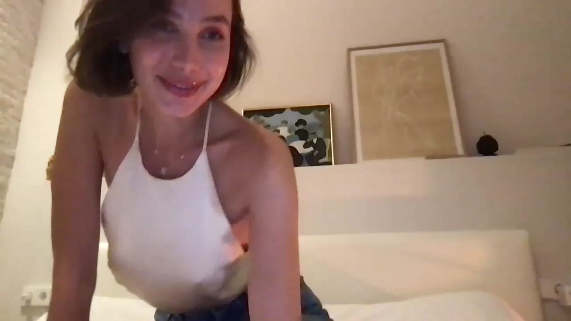 Gallery image thumbnail from LaLune's myfreecams stream on, 08/09/2023, 19:41 image 12 of 20