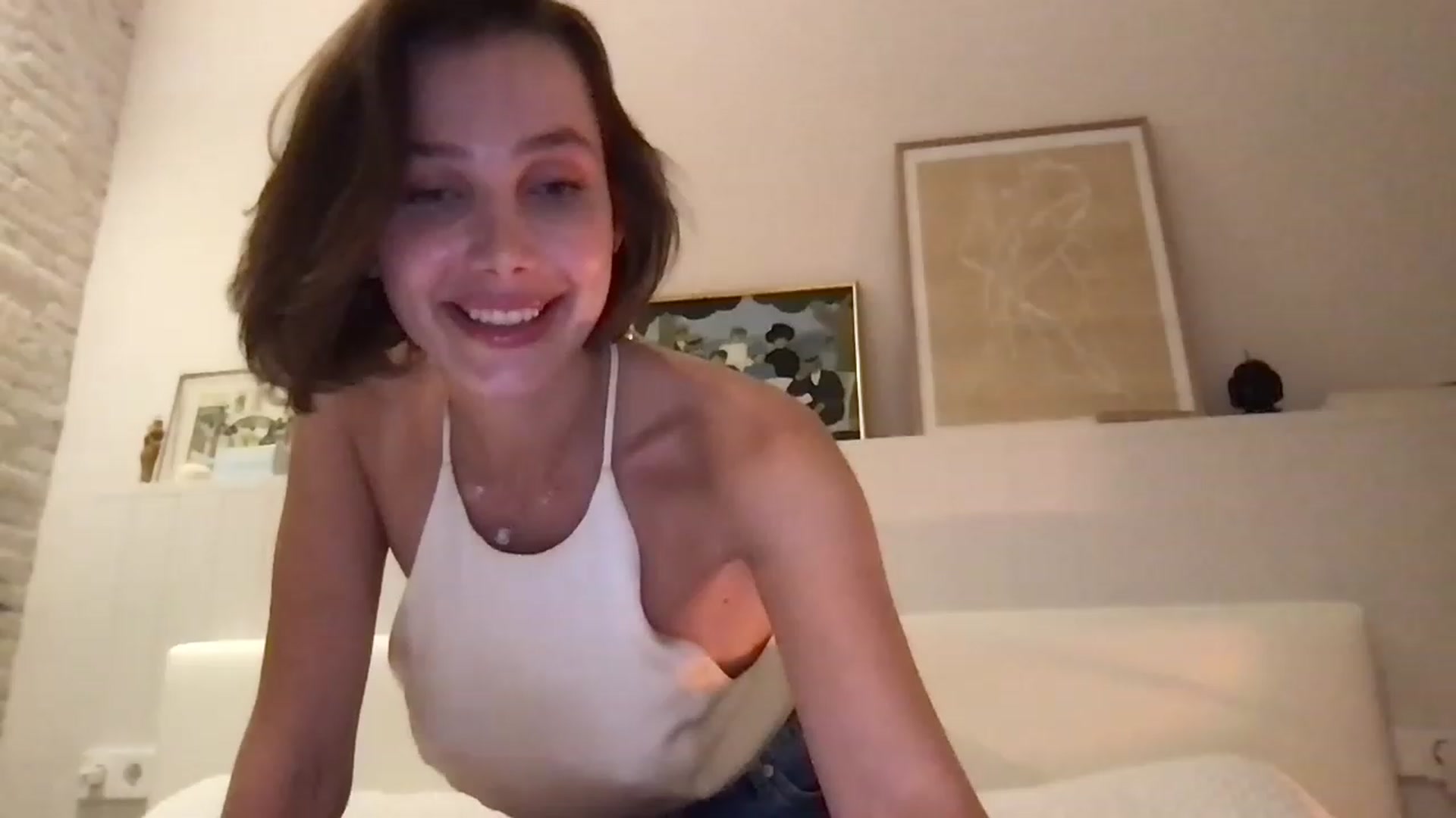 Gallery image thumbnail from LaLune's myfreecams stream on, 08/09/2023, 19:41 image 3 of 20