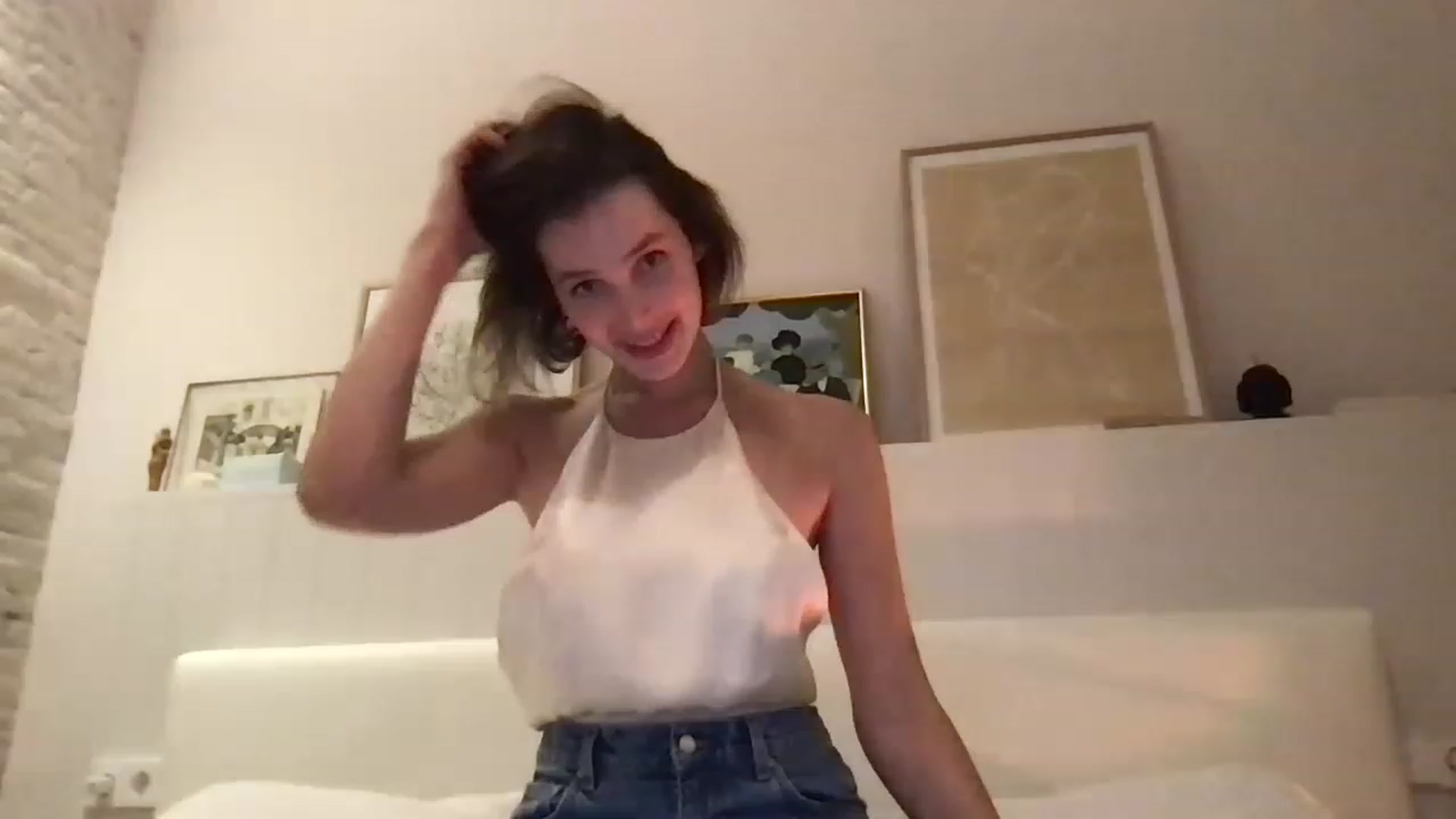 Gallery image thumbnail from LaLune's myfreecams stream on, 08/09/2023, 19:41 image 11 of 20