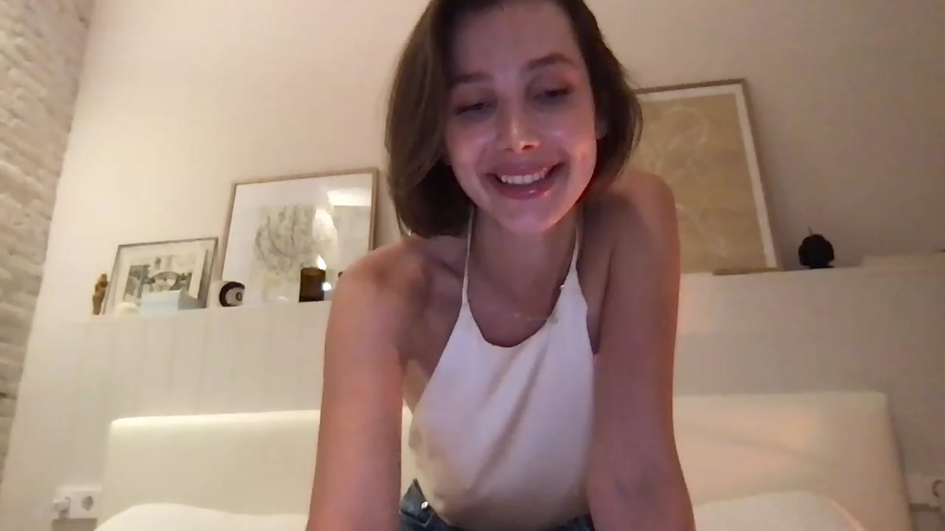 Gallery image thumbnail from LaLune's myfreecams stream on, 08/09/2023, 19:41 image 10 of 20