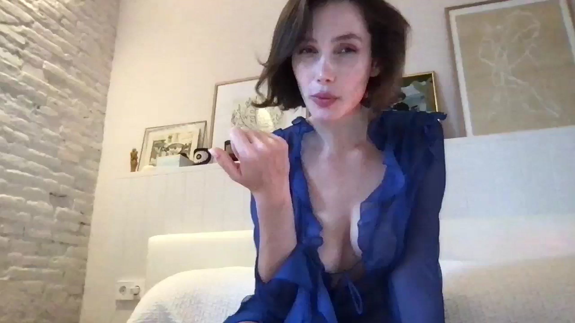 Gallery image thumbnail from LaLune's myfreecams stream on, 08/17/2023, 18:14 image 13 of 20