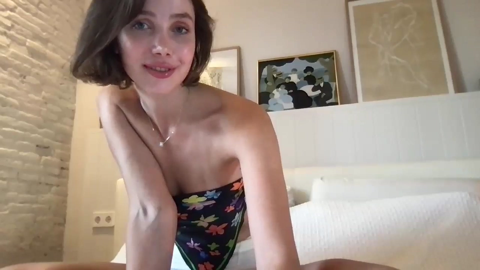 Gallery image thumbnail from LaLune's myfreecams stream on, 08/18/2023, 18:04 image 13 of 20