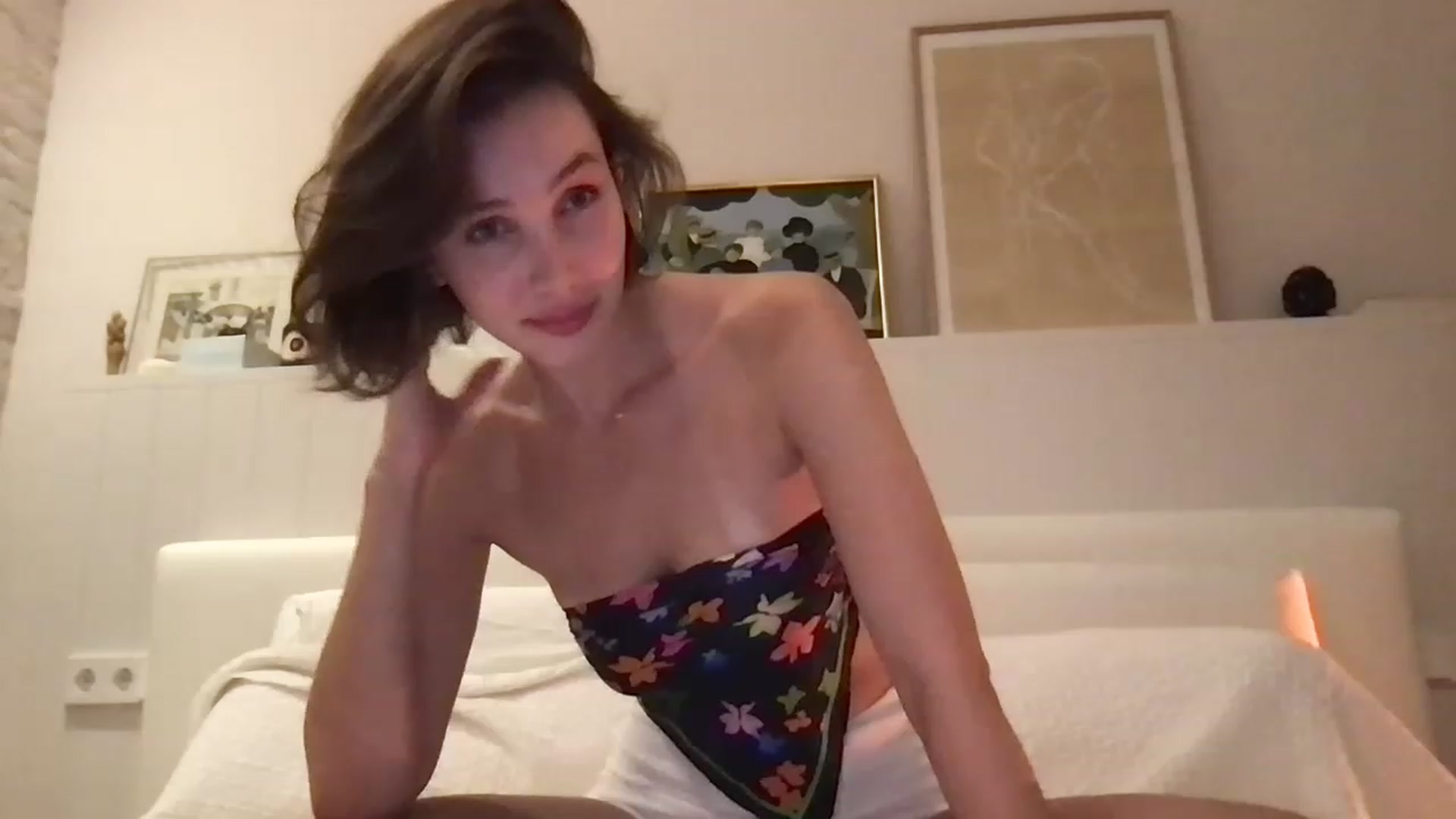 Gallery image thumbnail from LaLune's myfreecams stream on, 08/18/2023, 20:45 image 20 of 20
