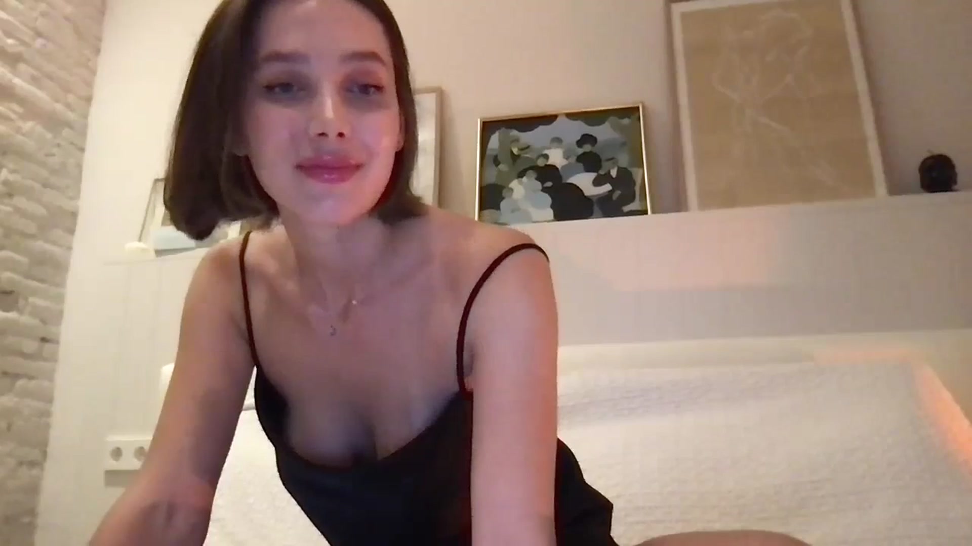 Gallery image thumbnail from LaLune's myfreecams stream on, 09/08/2023, 20:31 image 4 of 20