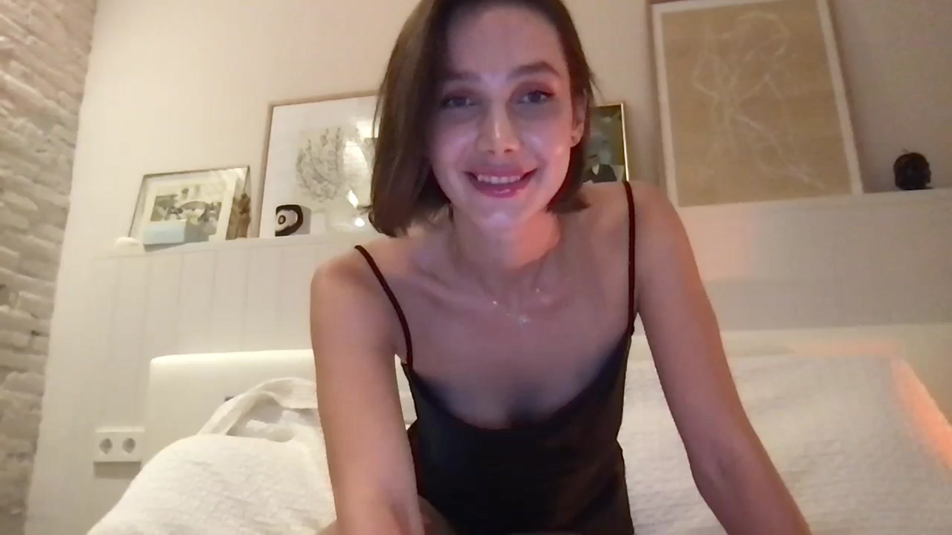Gallery image thumbnail from LaLune's myfreecams stream on, 09/08/2023, 20:31 image 13 of 20
