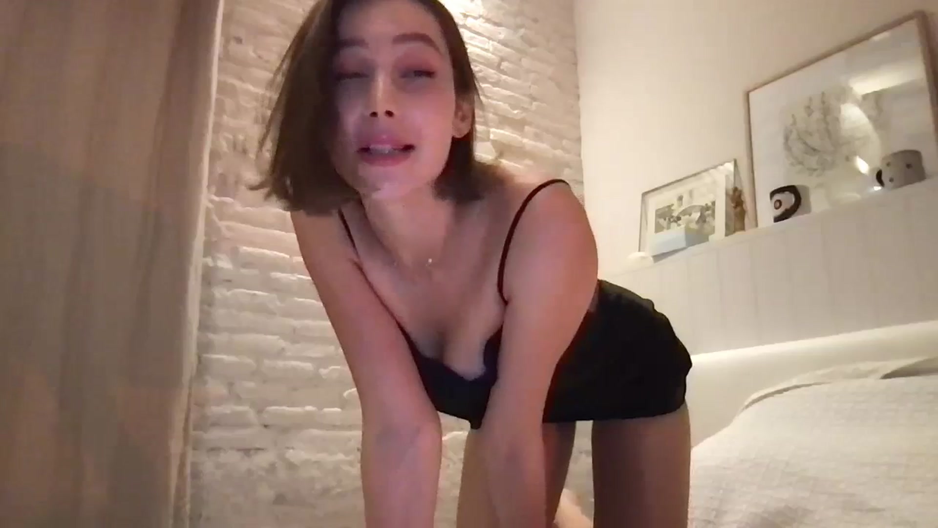 Gallery image thumbnail from LaLune's myfreecams stream on, 09/08/2023, 20:31 image 15 of 20