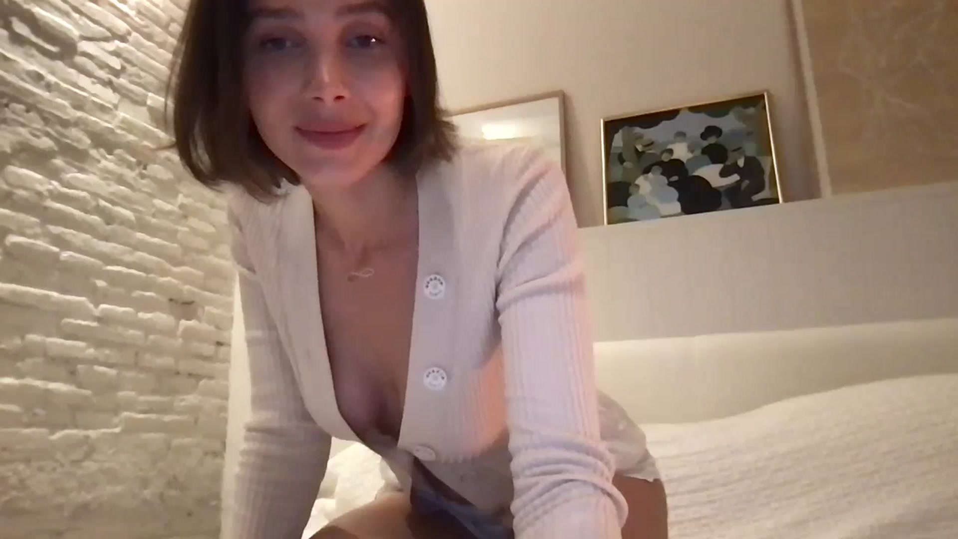 Gallery image thumbnail from LaLune's myfreecams stream on, 09/20/2023, 20:20 image 2 of 20