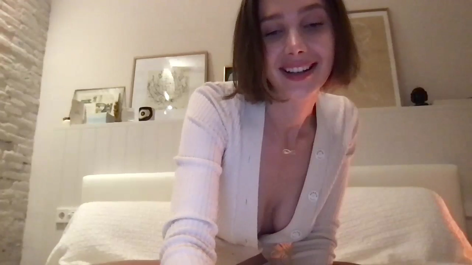 Gallery image thumbnail from LaLune's myfreecams stream on, 09/20/2023, 21:55 image 7 of 20