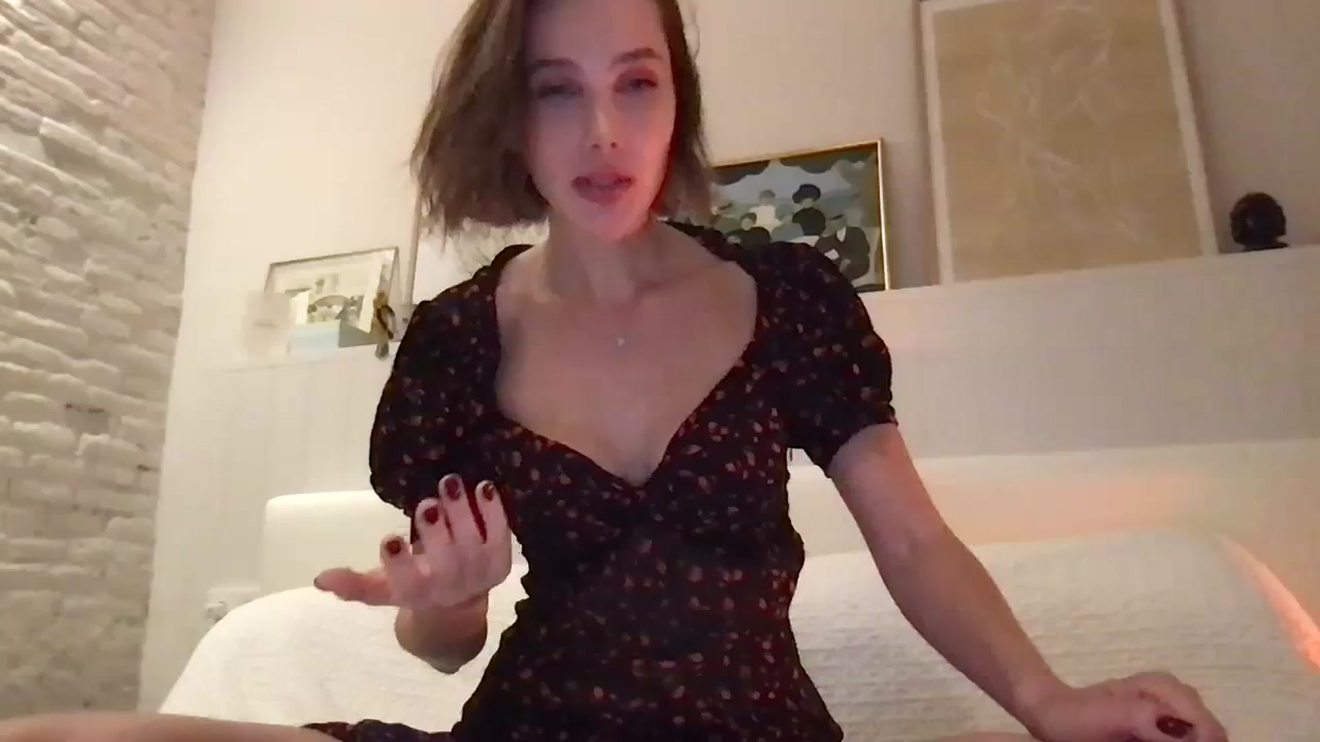 Gallery image thumbnail from LaLune's myfreecams stream on, 09/27/2023, 22:10 image 11 of 20