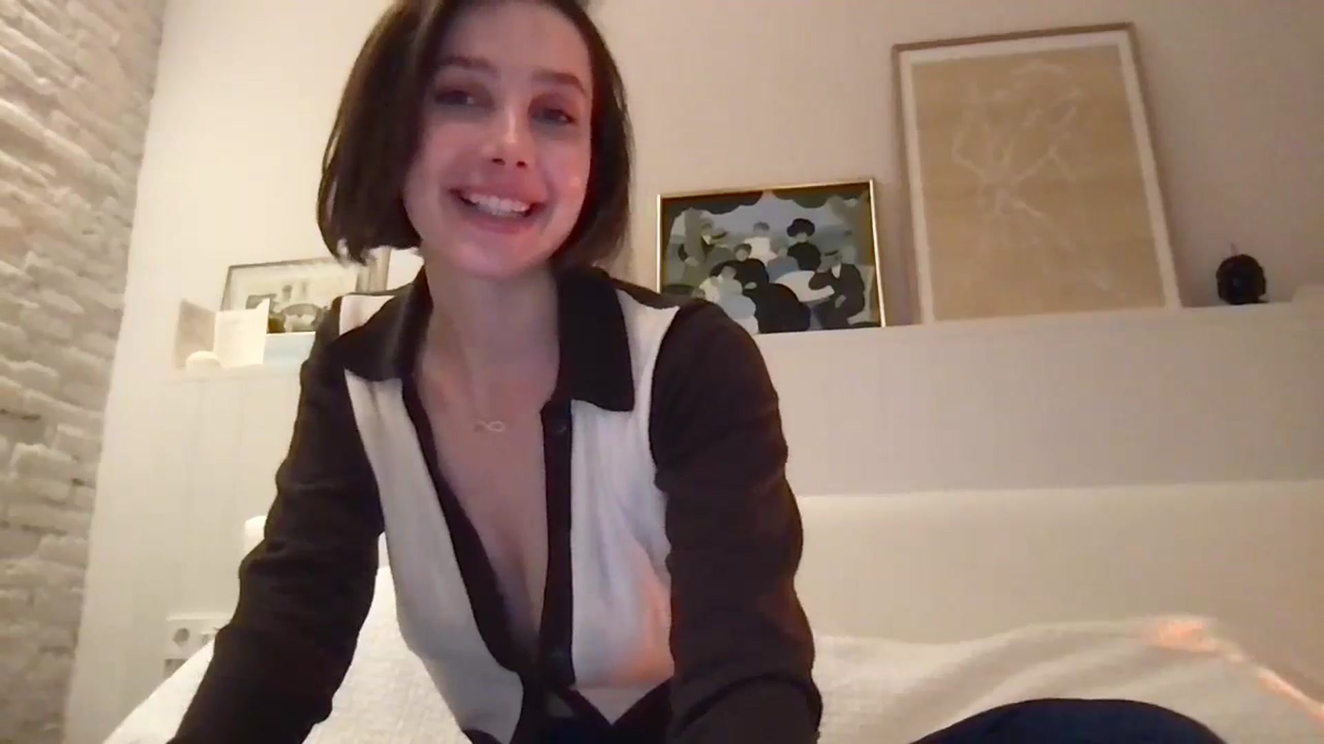 Gallery image thumbnail from LaLune's myfreecams stream on, 10/22/2023, 17:58 image 17 of 20