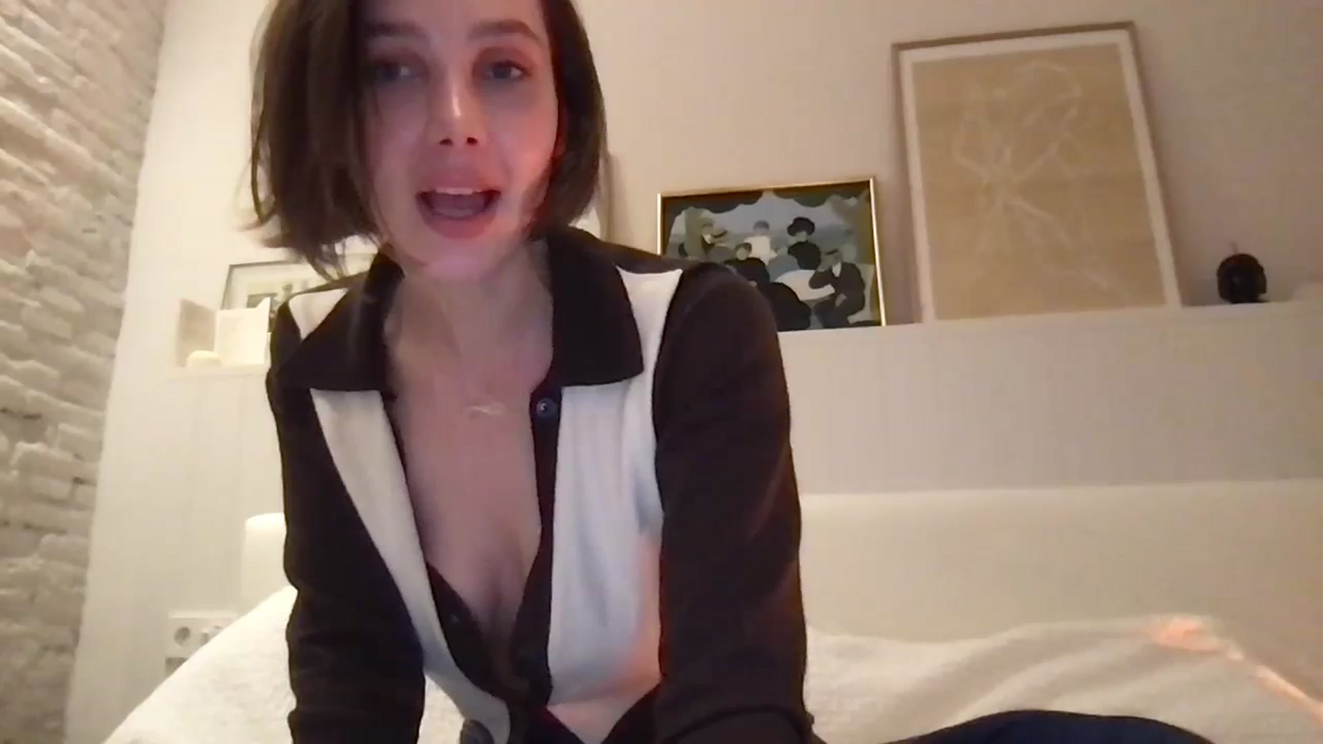 Gallery image thumbnail from LaLune's myfreecams stream on, 10/22/2023, 17:58 image 14 of 20