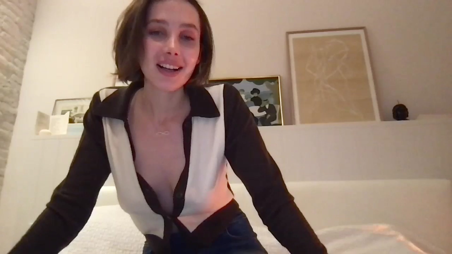 Gallery image thumbnail from LaLune's myfreecams stream on, 10/22/2023, 17:58 image 5 of 20