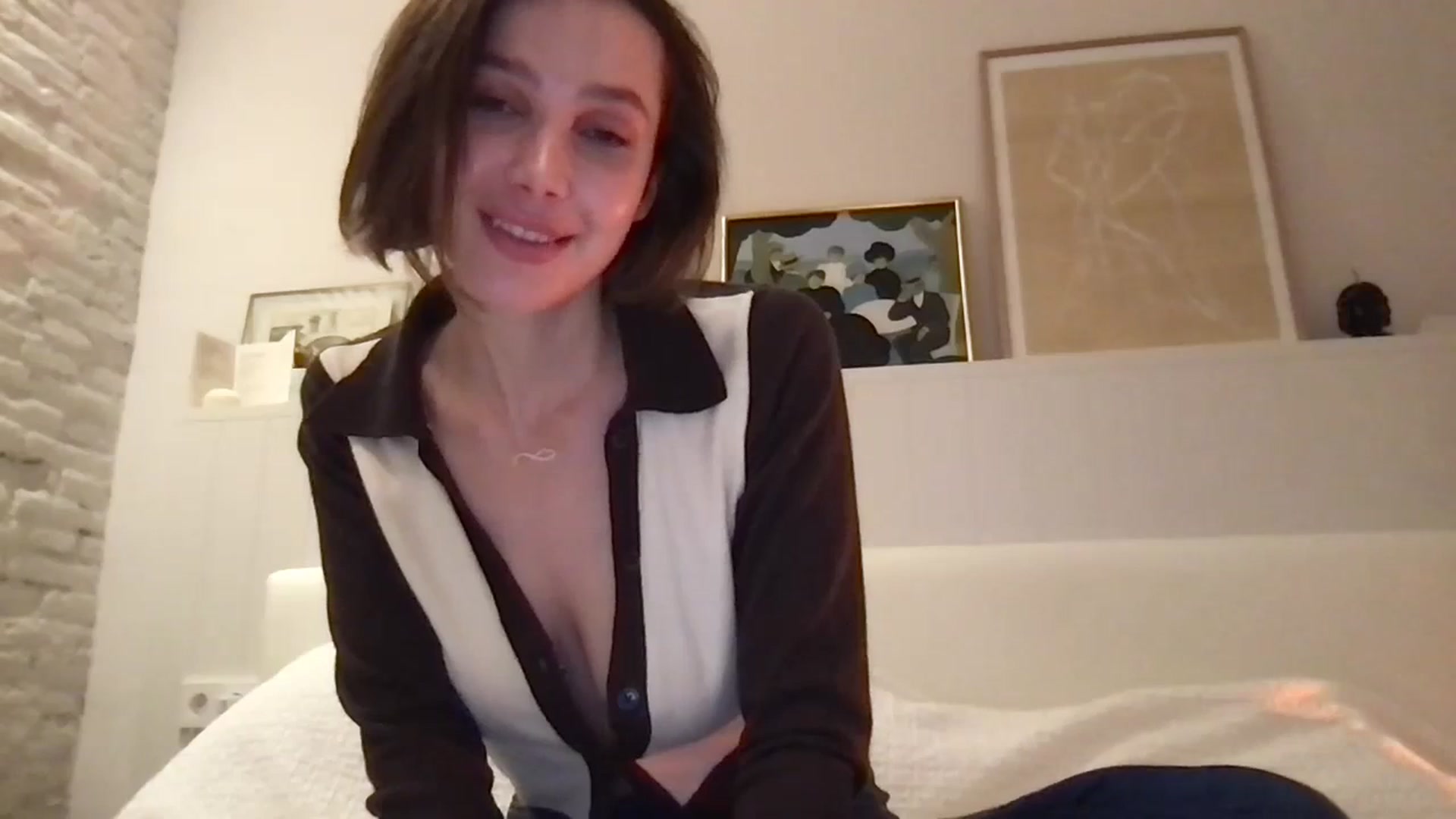 Gallery image thumbnail from LaLune's myfreecams stream on, 10/22/2023, 17:58 image 13 of 20