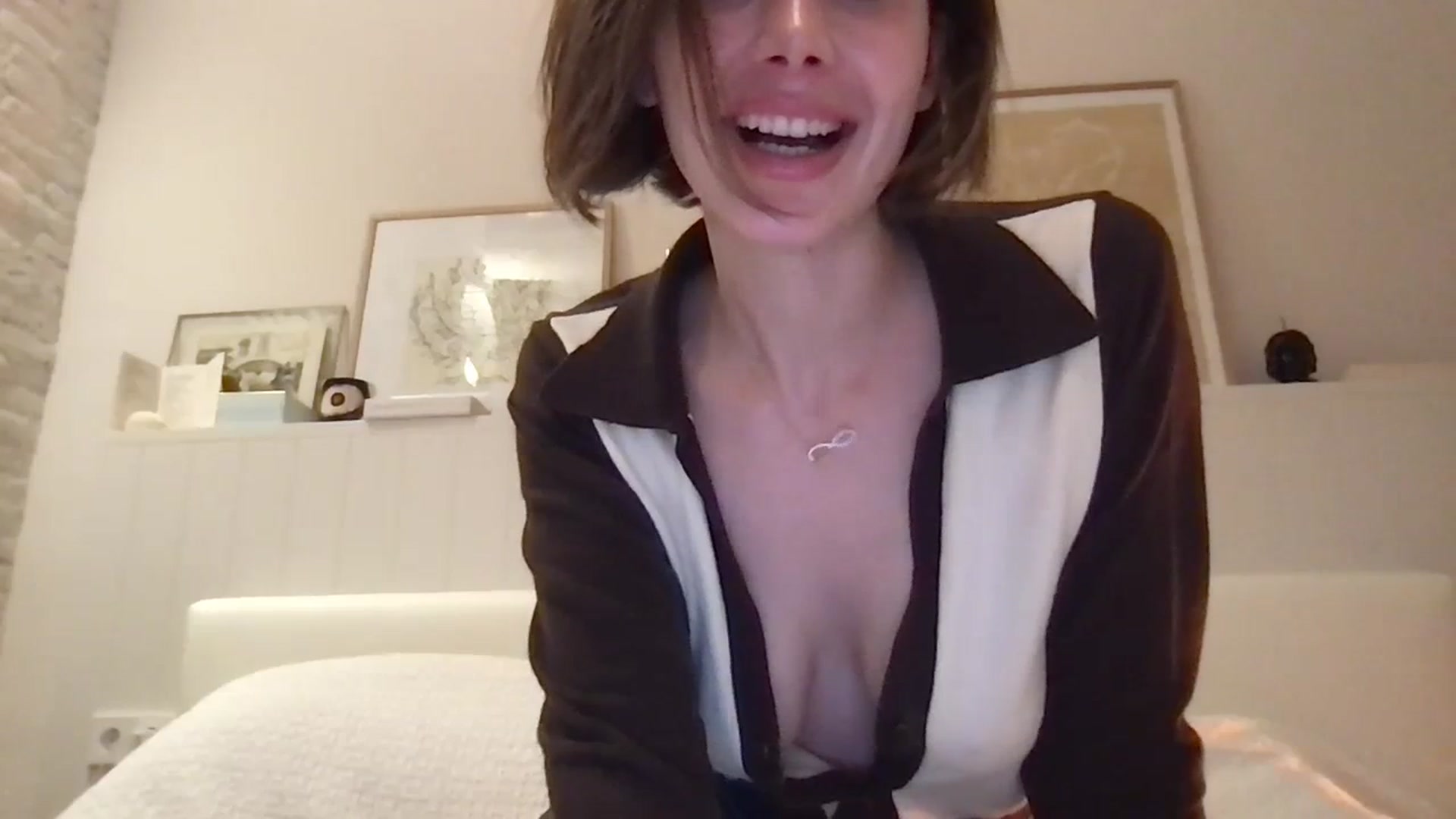 Gallery image thumbnail from LaLune's myfreecams stream on, 10/22/2023, 17:58 image 6 of 20