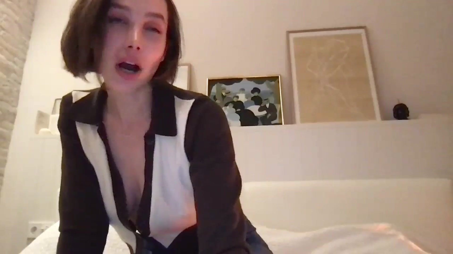 Gallery image thumbnail from LaLune's myfreecams stream on, 10/22/2023, 17:58 image 4 of 20