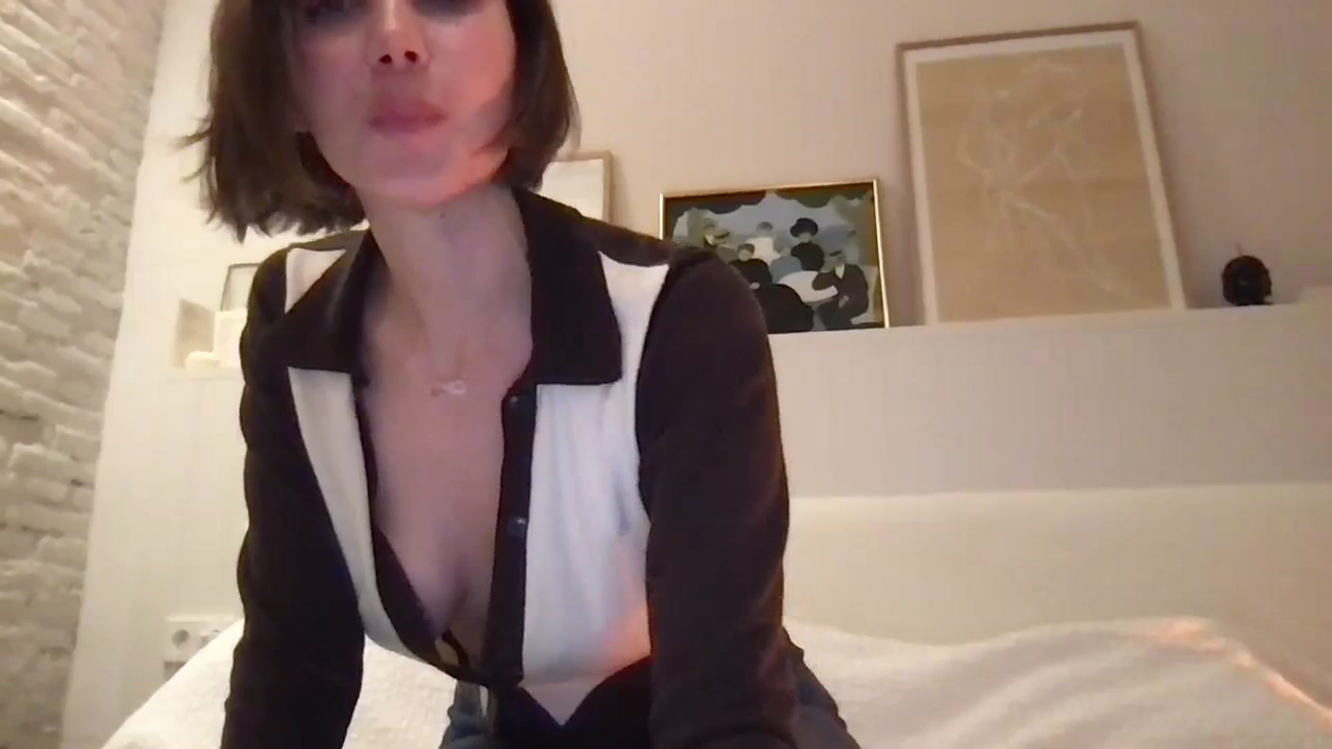 Gallery image thumbnail from LaLune's myfreecams stream on, 10/22/2023, 17:58 image 11 of 20